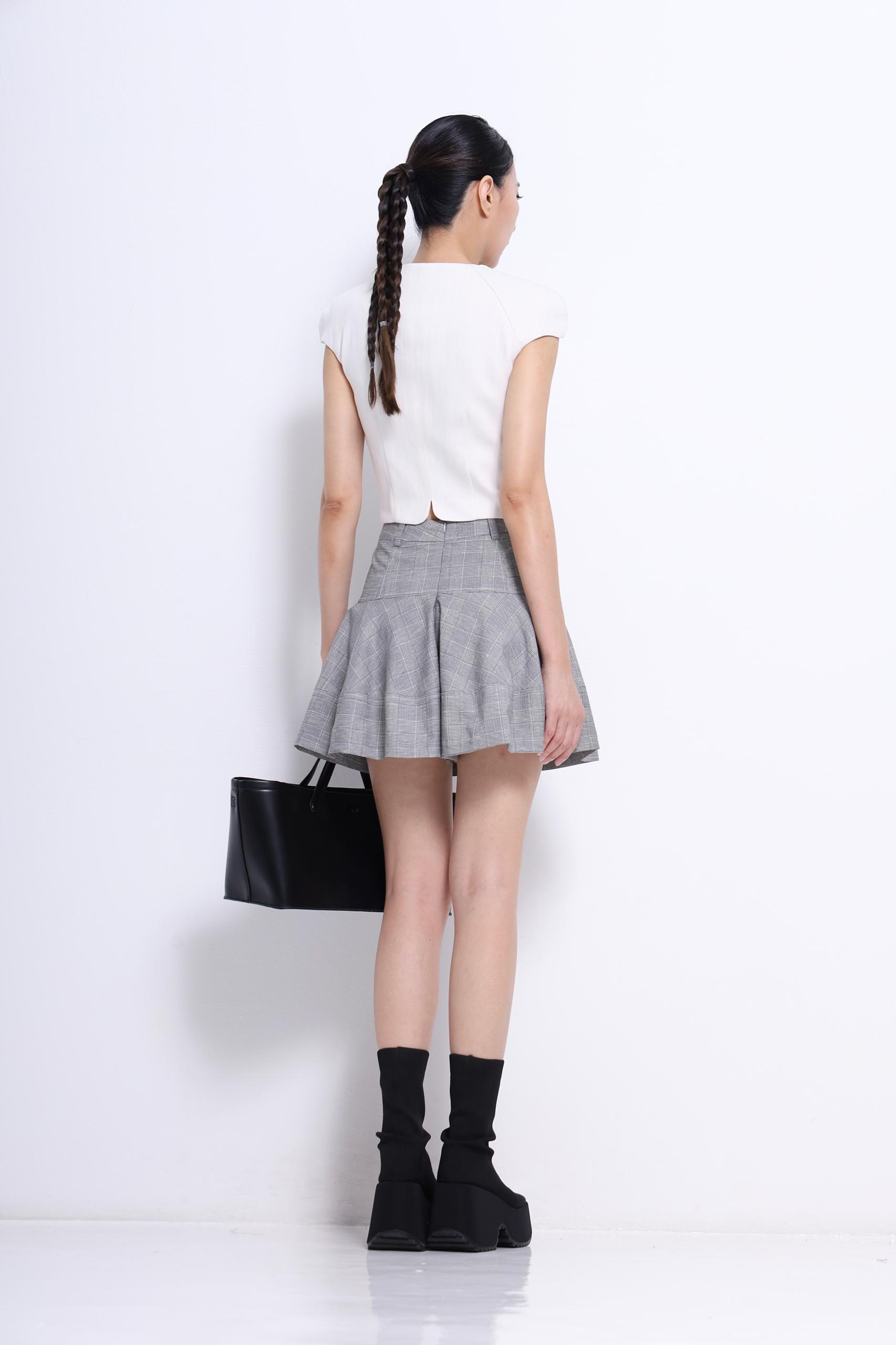 CB2691 Tailored Curve Hem Top