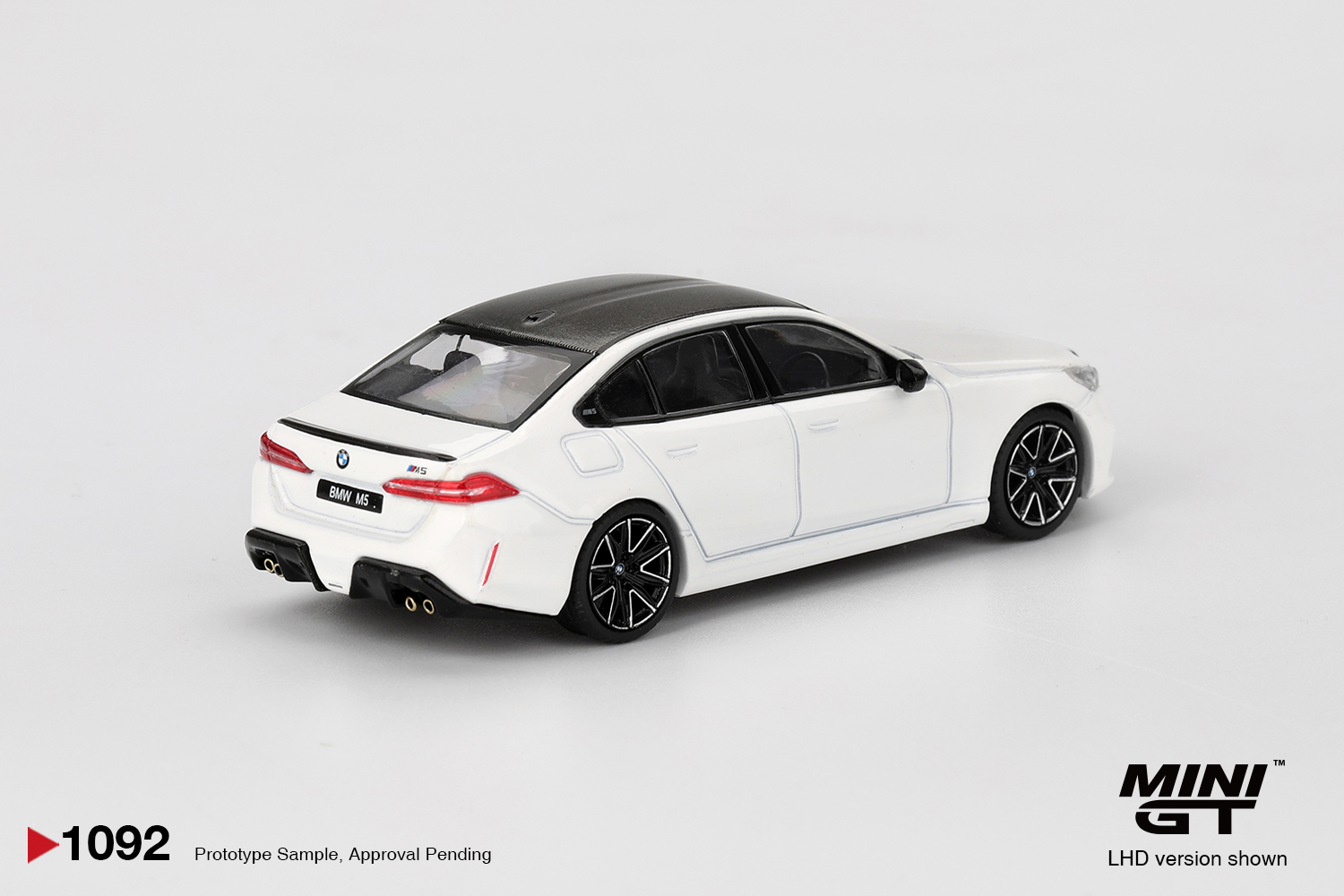 Mini GT 1/64 BMW M5 Alpine White - MGT01092-BL