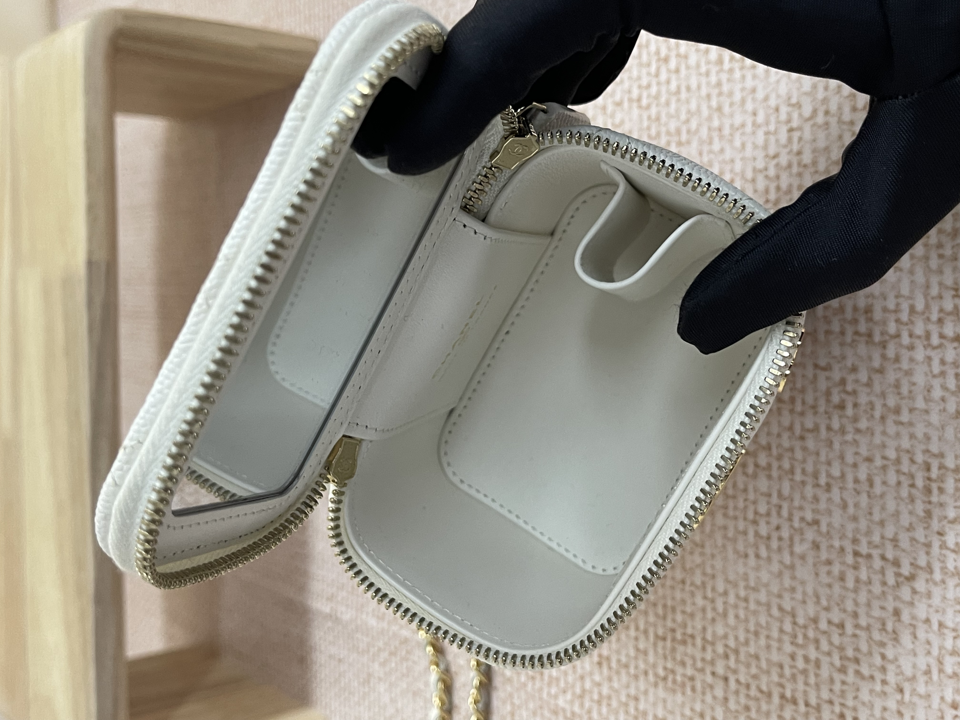 Pre-owned Chanel vanity case / 26Y107