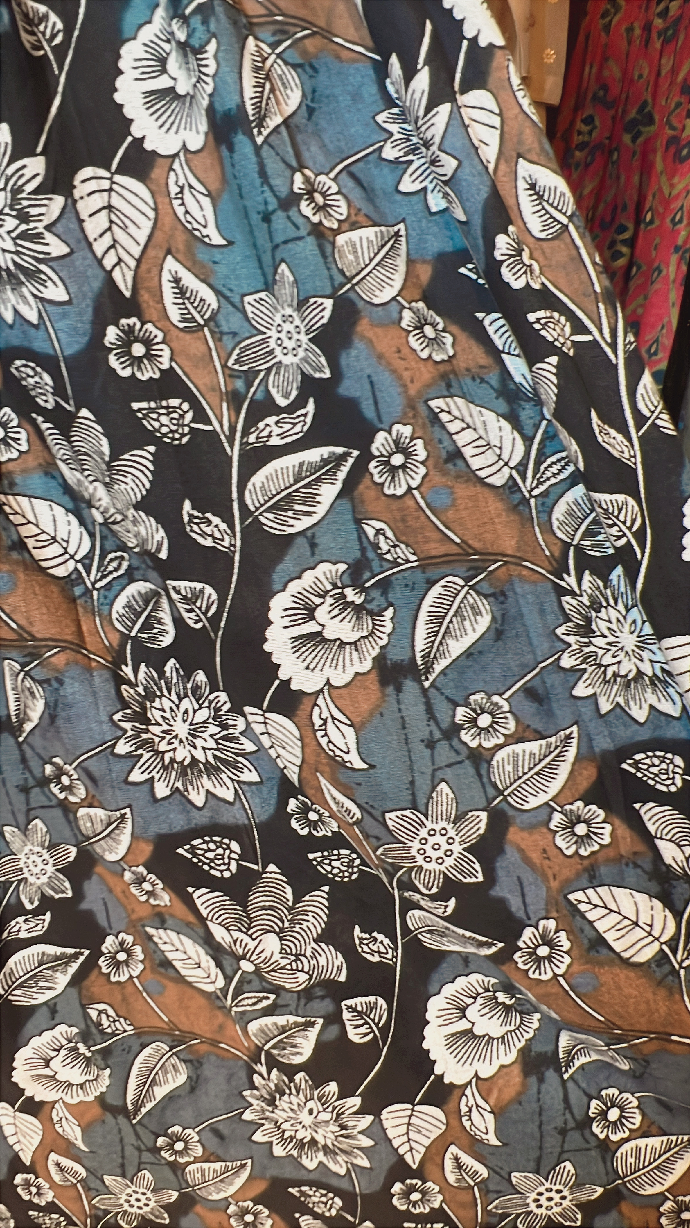 Black Floral X Leaf with SIlver Emb. OP 48" #1053