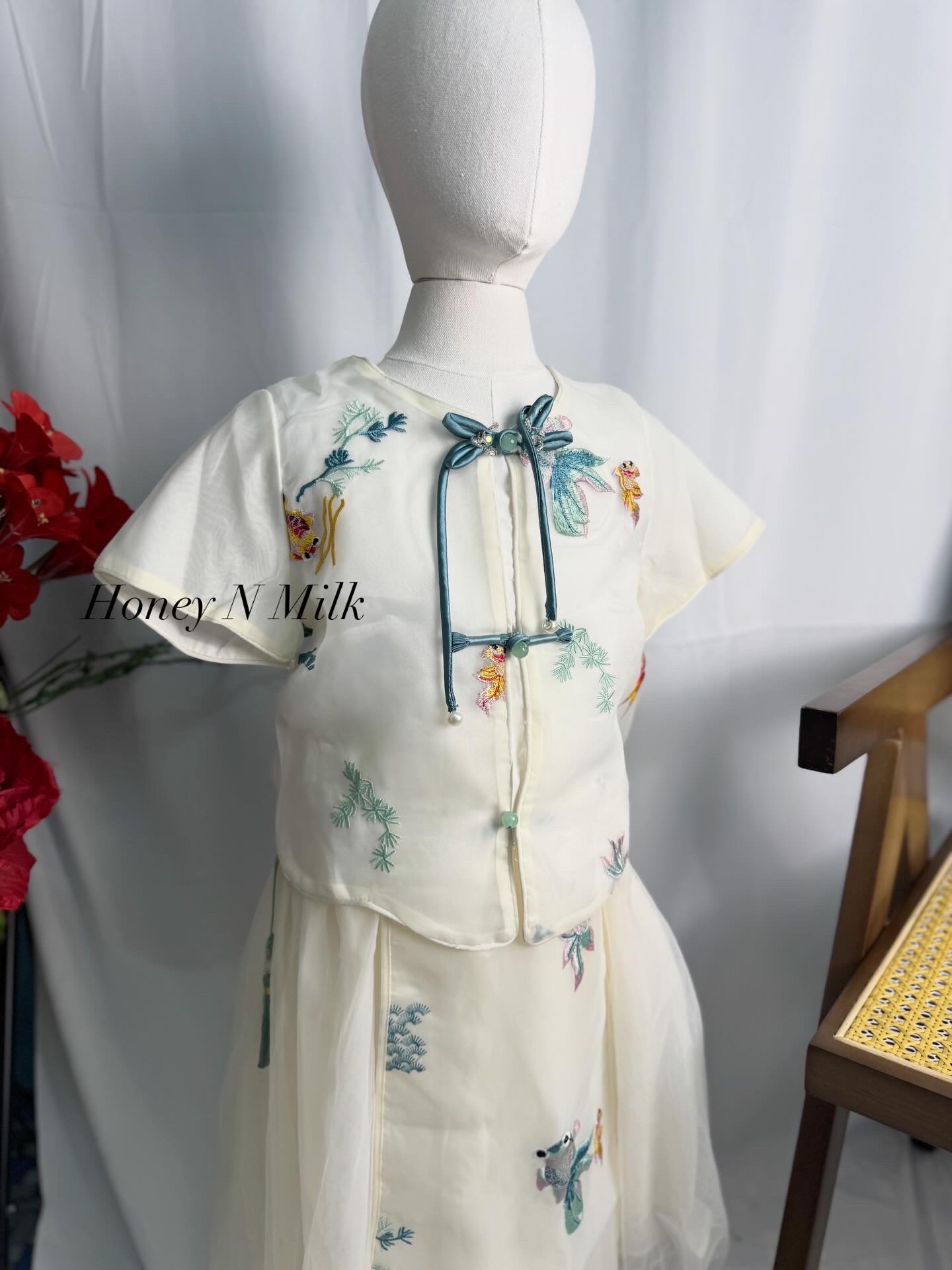 Fish Embroidery Chinese Set Wear