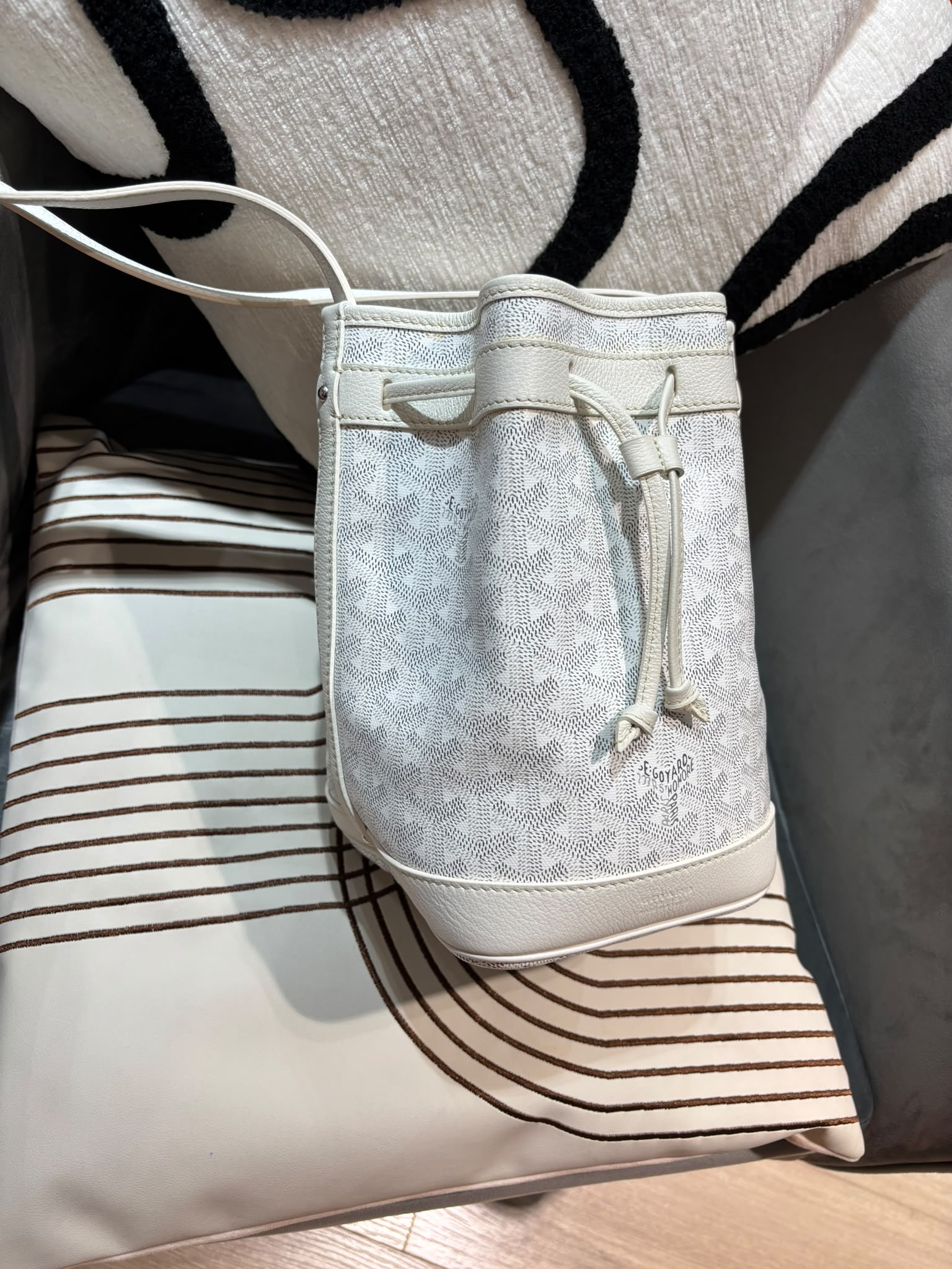 Goyard petit flot bucket bag 100%Authentic, 95%new 