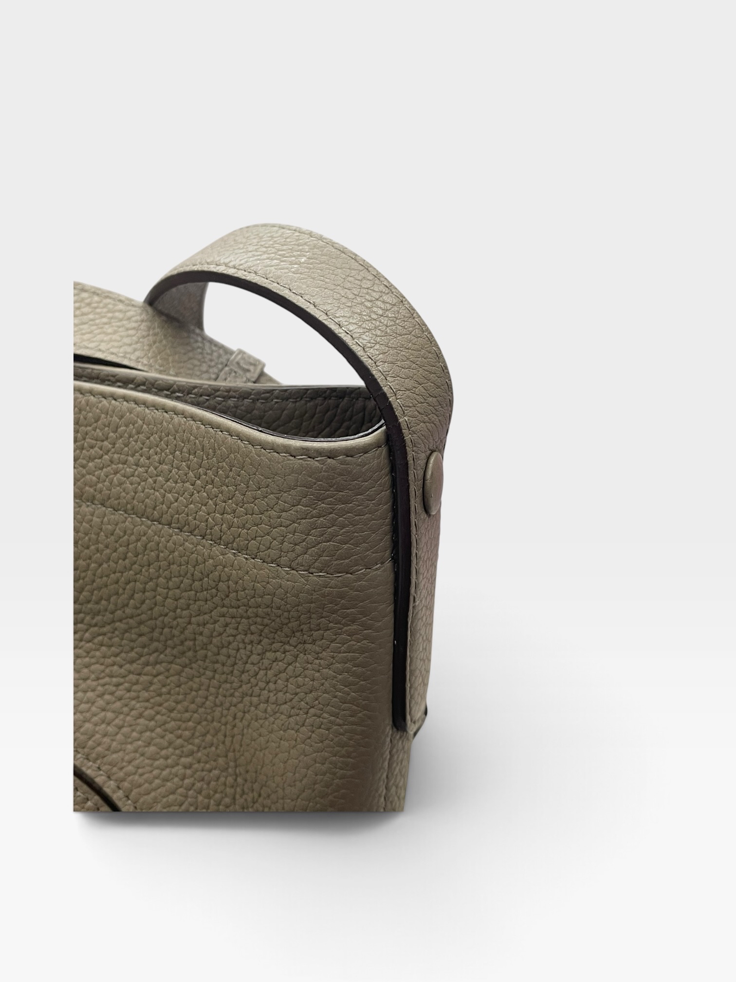 Pre-Owned DELVAUX Saint Honore / Product Code: 102904