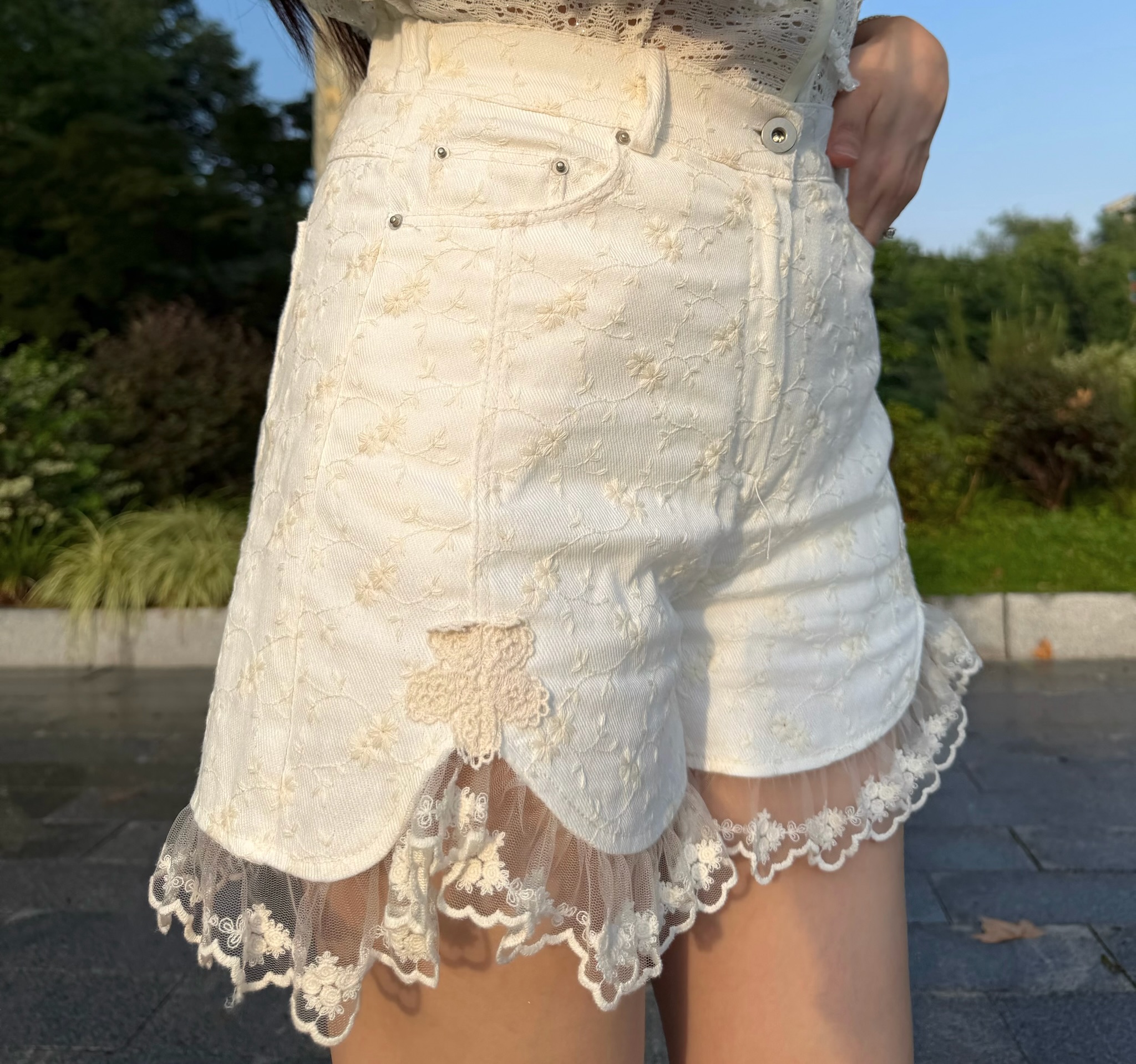 #HANNA-made# Broderie Daisy Denim Shorts