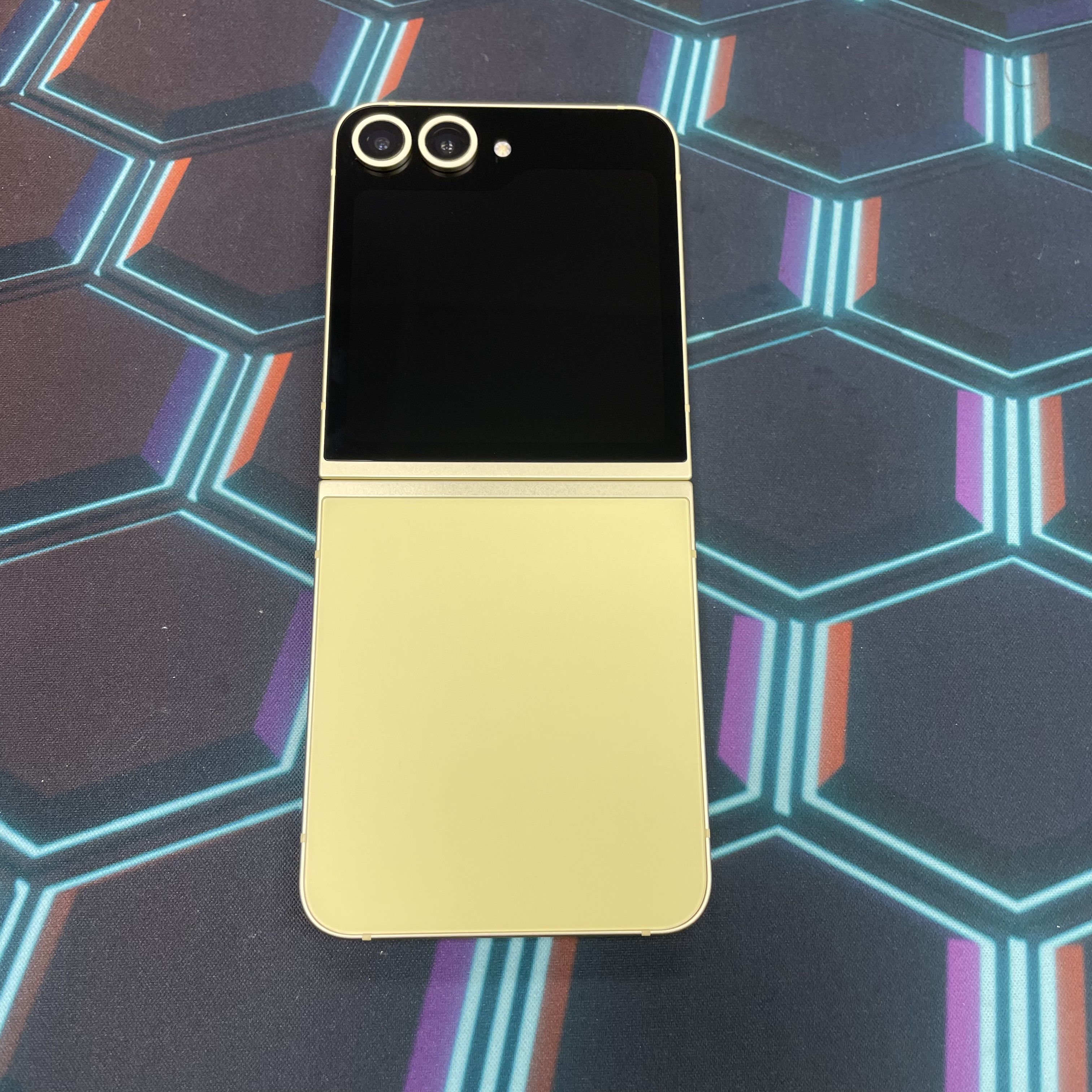 *6879 Galaxy Z Flip 6 完美機 12+256GB 黃色 yellow