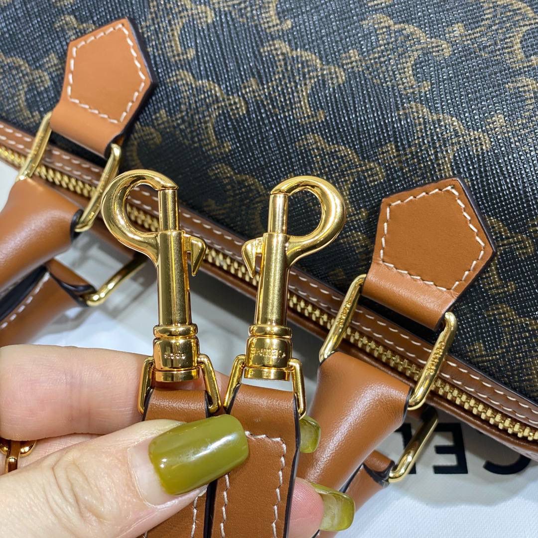 🔥大货实拍图 𝗖𝗘𝗟𝗜𝗡𝗘♥𝗧𝗥𝗜𝗢𝗠𝗣𝗛𝗘 𝗖𝗔𝗡𝗩𝗔𝗦小号波士顿 型号：197582 尺寸19.5*14*7cm