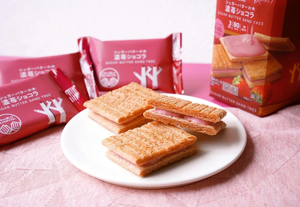 [訂購] [日本製] 7-11限定 ｜ SUGAR BUTTER SAND TREE ｜ 士多啤梨味｜ 夾心餅 ｜ 3件裝 ｜ 賞味期限：45-60日 {TF2604019}