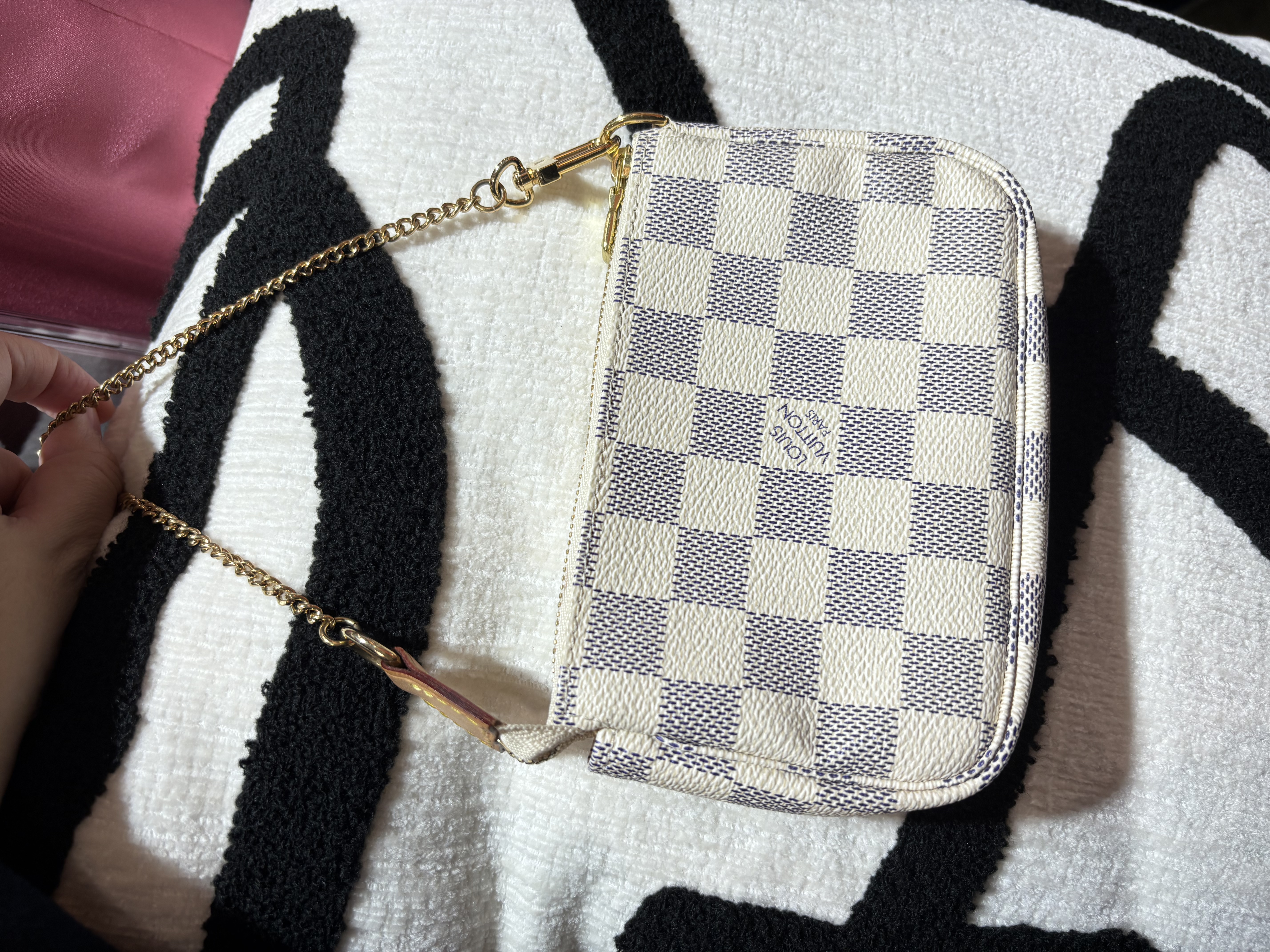 Lv mini pochette azur chain bag accessories 100%Authentic,98%new ✅dust bag  
