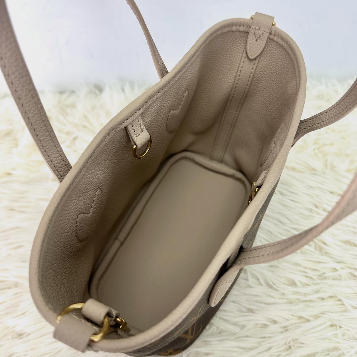 LV 🤍PRE OWNED NeverFull Inside Out BB 老花拼奶茶灰 晶片款🤎