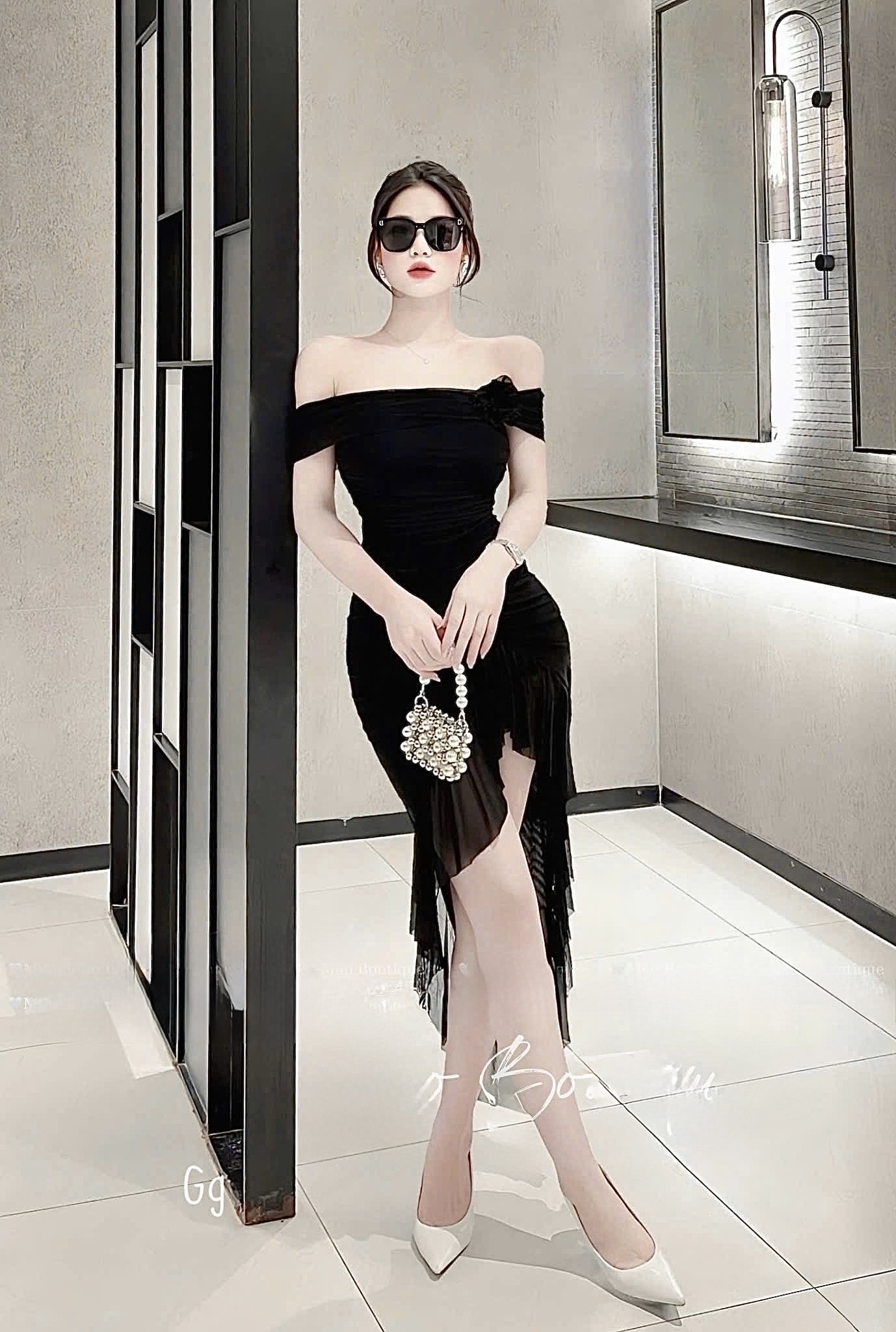 優雅的露肩黑色流蘇連身裙