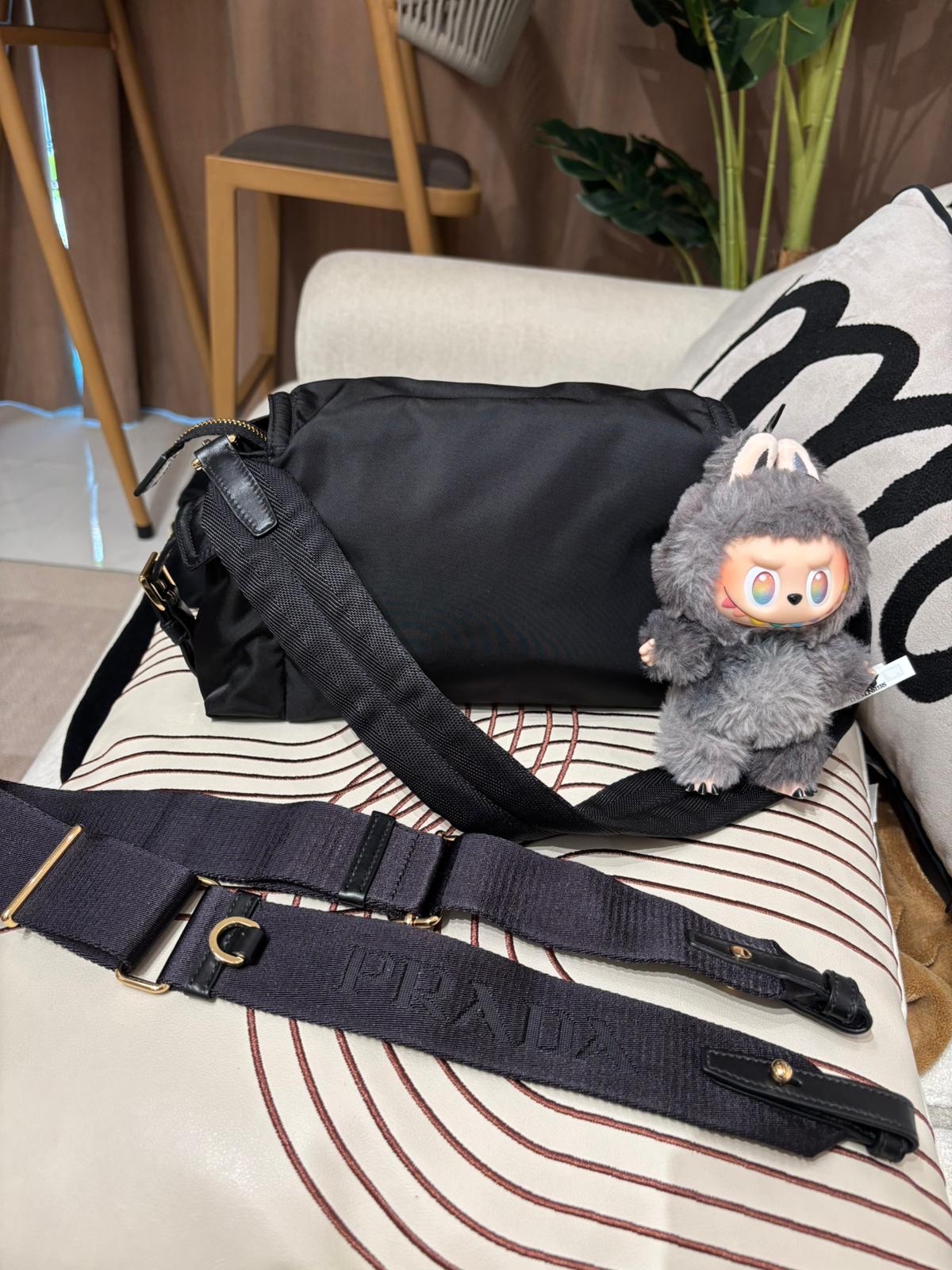 PRADA Re-Nylon Explore pm Shoulder Bag  100%Authentic, 98%new ✅dust bag 