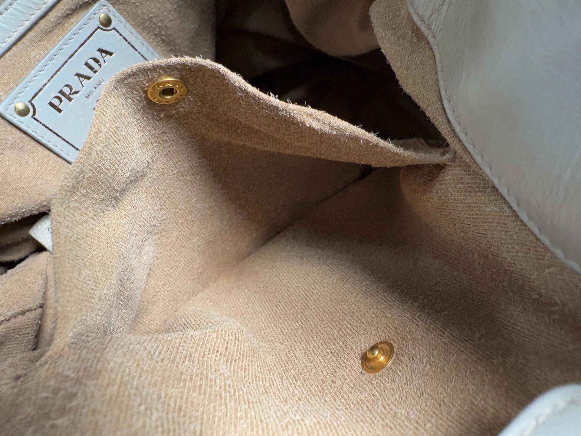 【預訂貨品】Prada霧霾灰油蠟皮機車腋下包