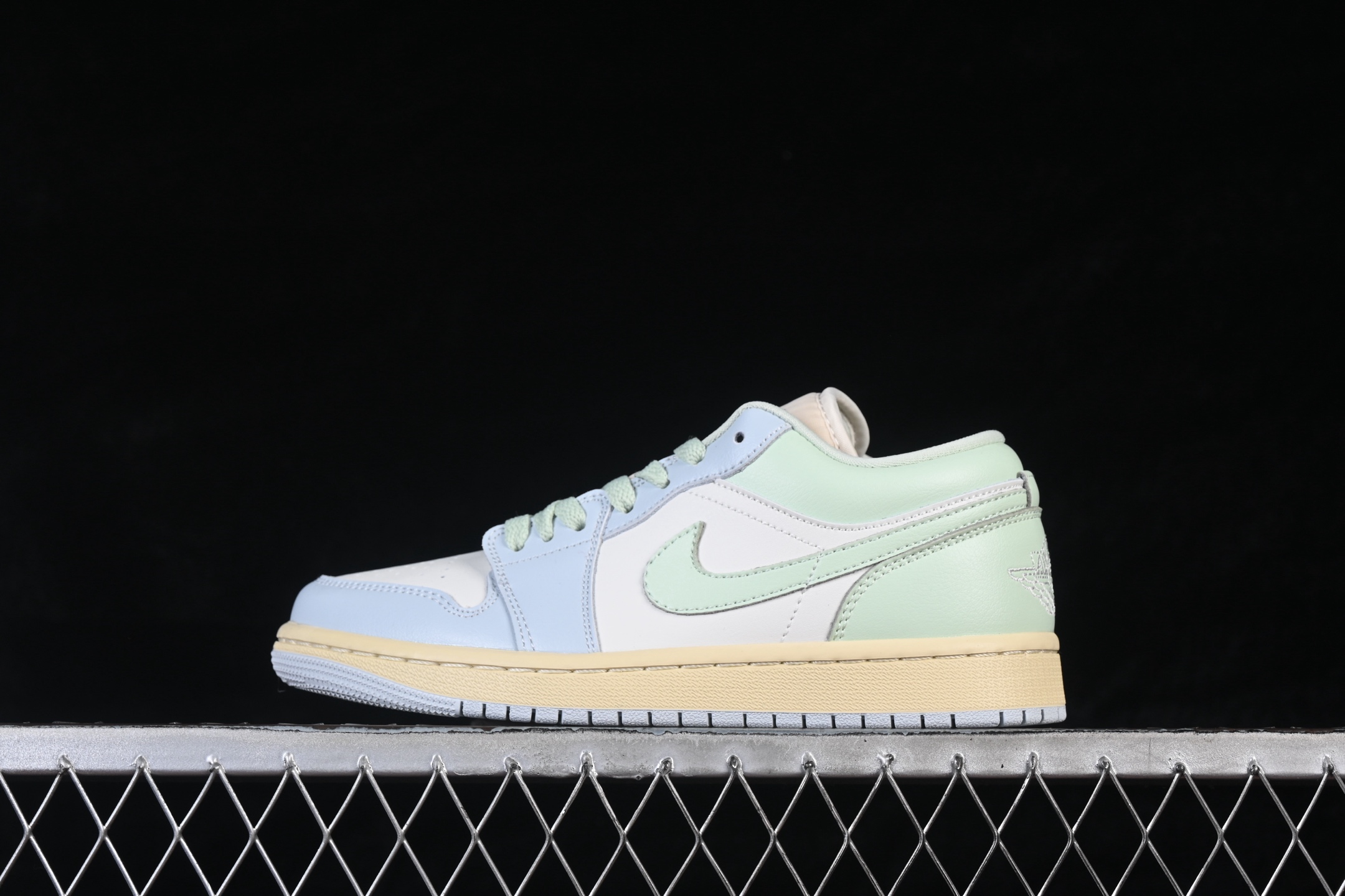 Nike Air Jordan 1 Low SE DC0774-108