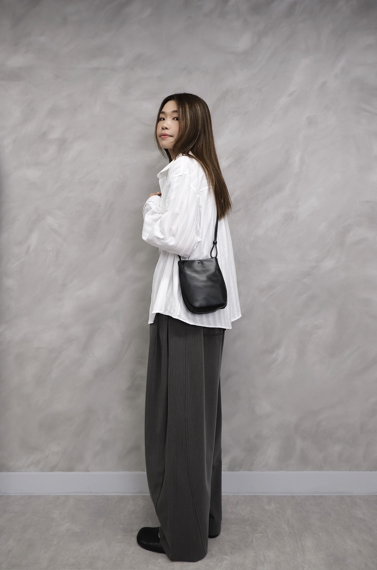 (Unisex)Embossed Stripe Boxy Shirt #sh19