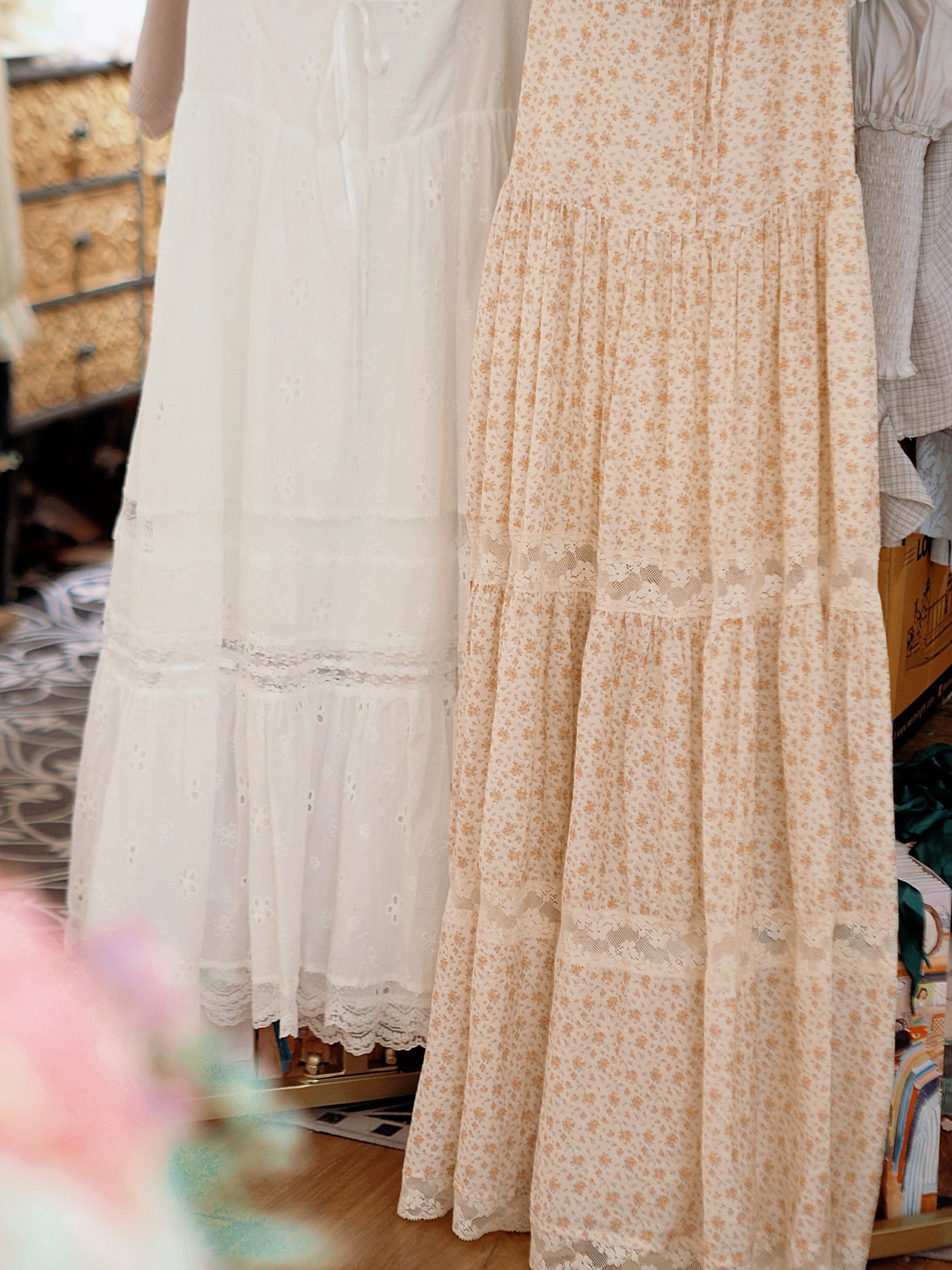 短袖白色連身裙