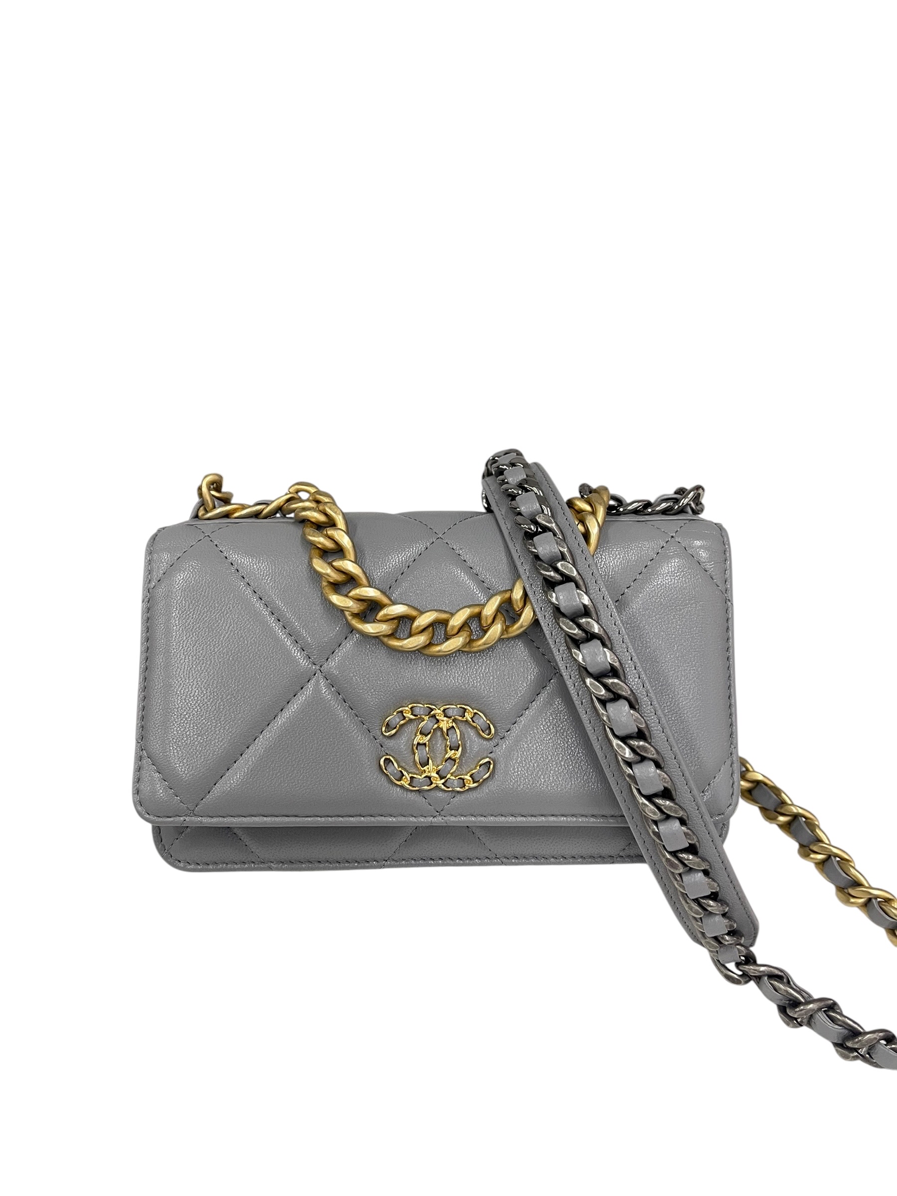 Pre-owned Chanel 19 WOC / Product Code: 071005