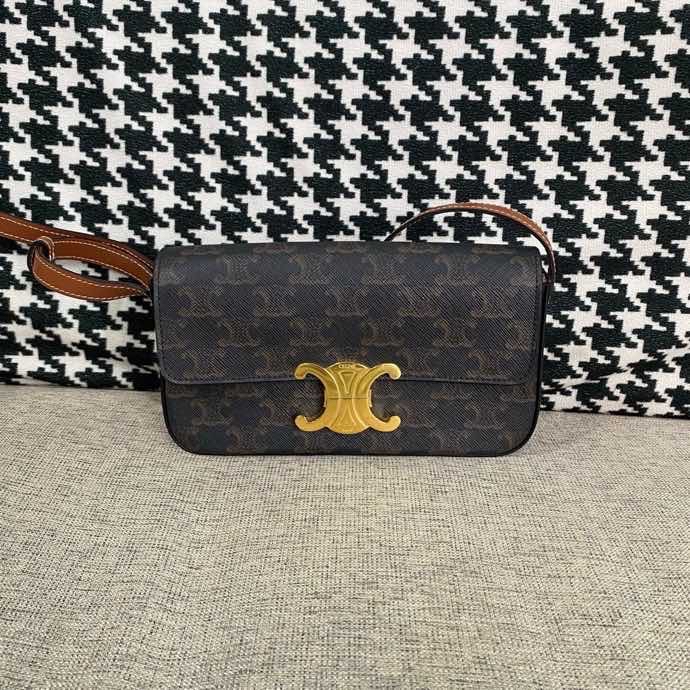 【預訂貨品】Celine Triomphe凱旋門腋下包 