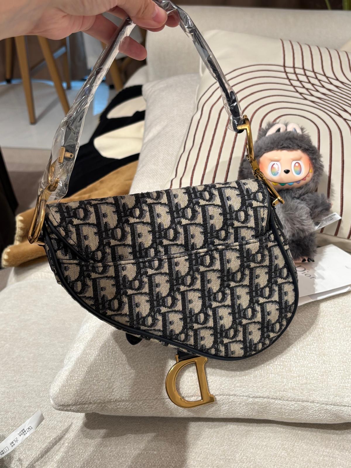 Dior saddle mini Shoulder bag 100%Authentic,95%new ✅收據✅ certificate ✅dust bag