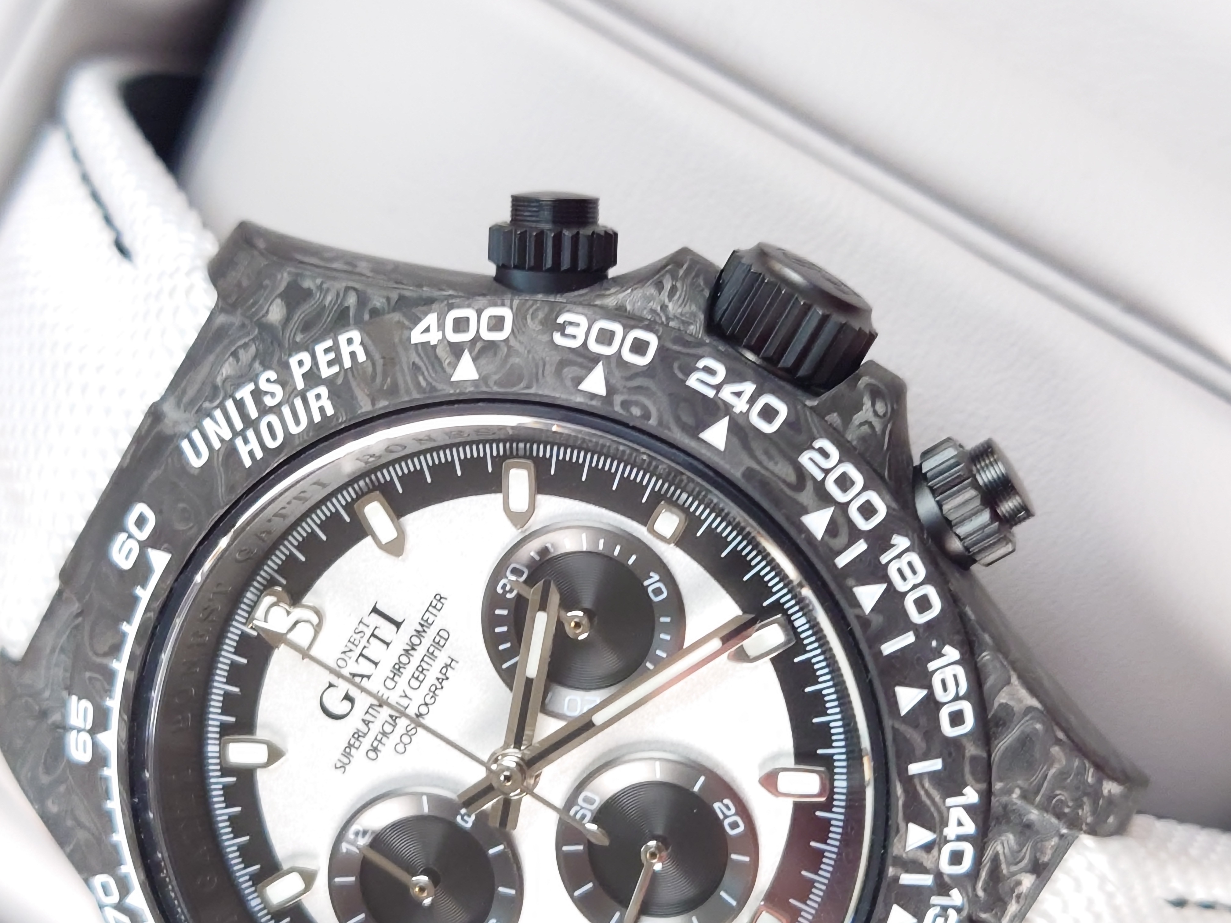 Bonest Gatti 現貨發售 地通拿款碳纖纖機械計時錶 BG9010-L4 黑白