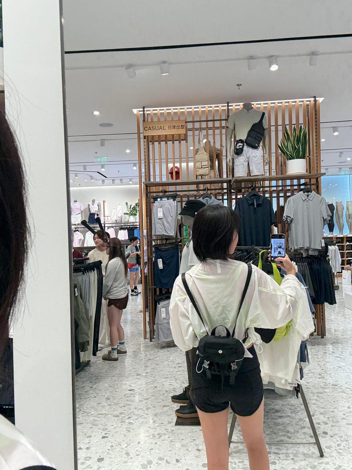 $155隻。lulu wunderlust mini雙肩包