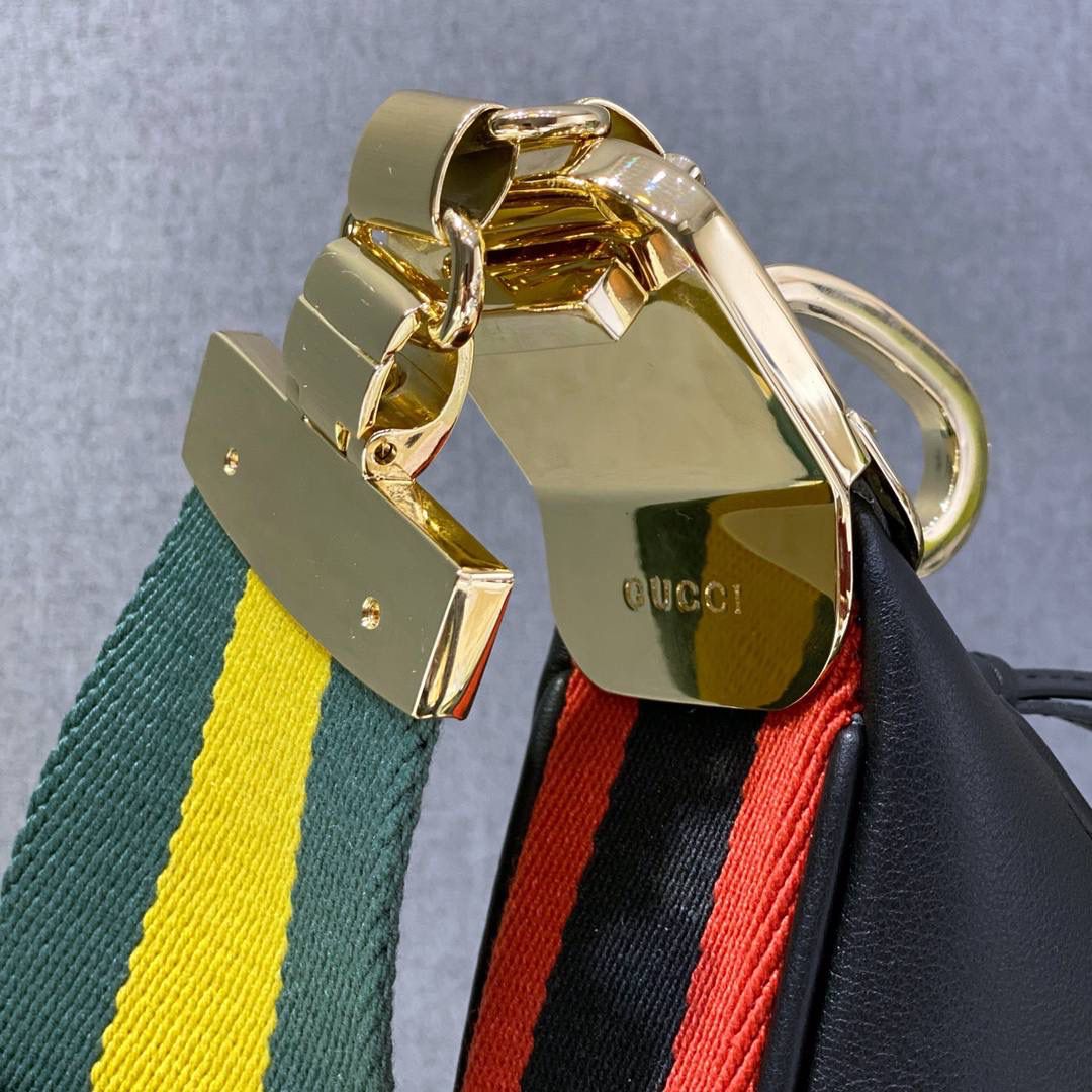 ▪大货实拍 𝗚𝘂𝗰𝗰𝗶 𝗔𝘁𝘁𝗮𝗰𝗵𝗲新品系列 型号：699409 尺寸：23*22*5cm