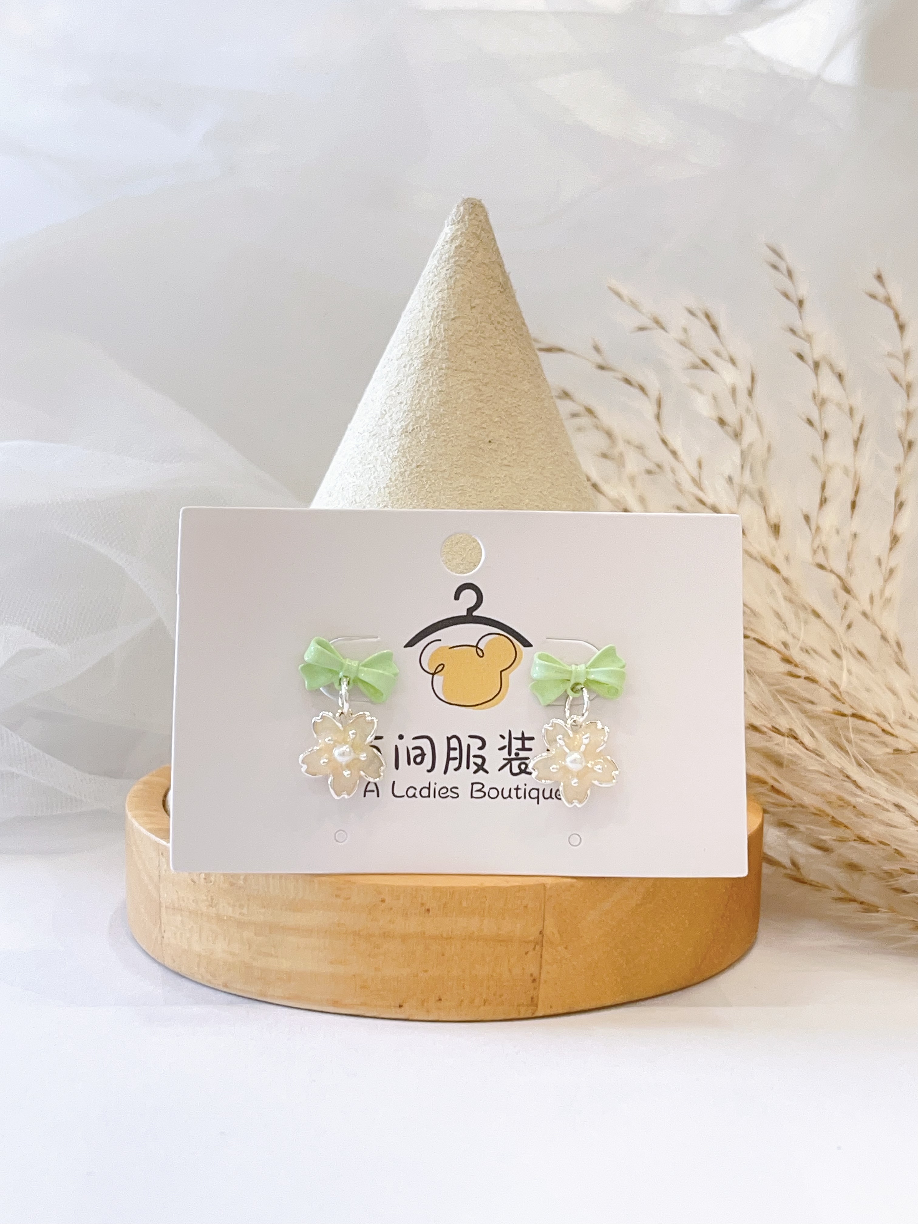 春日小花蝴蝶结耳环