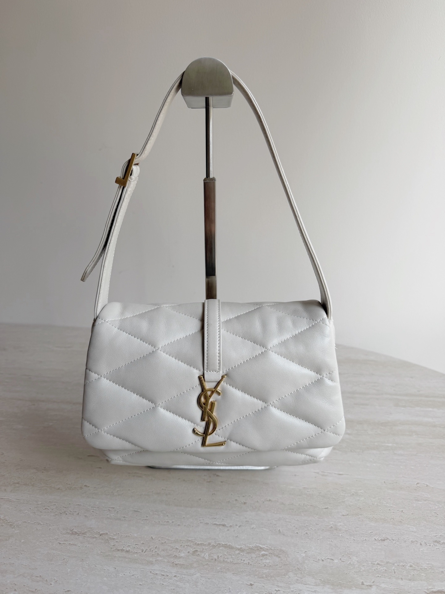 【預訂貨品】YSL白色羊皮腋下包