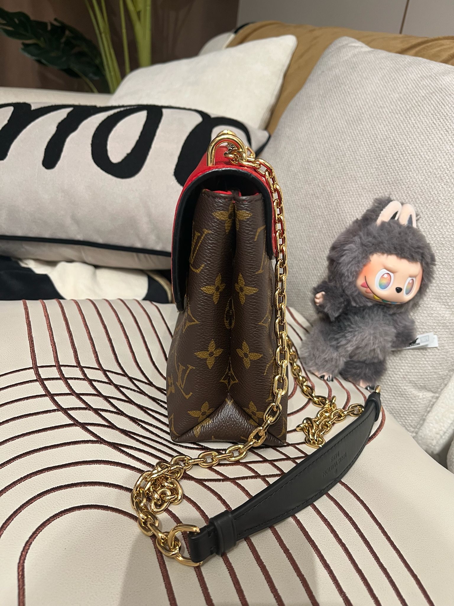 Lv Saint Placide Monogram Chain SHOULDER BAG M43713 100%Authentic ,98%new✅dust bag  