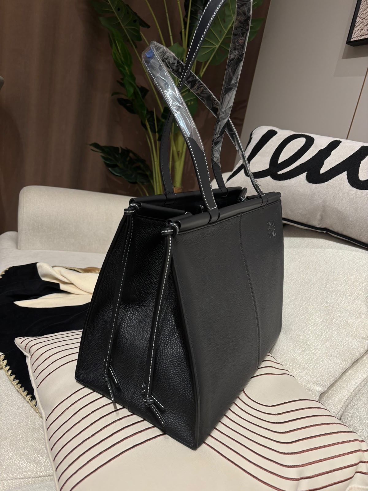 Loewe Cushion Tote Bag Black Calfskin 100%Authentic, 98%New ✅Dust bag