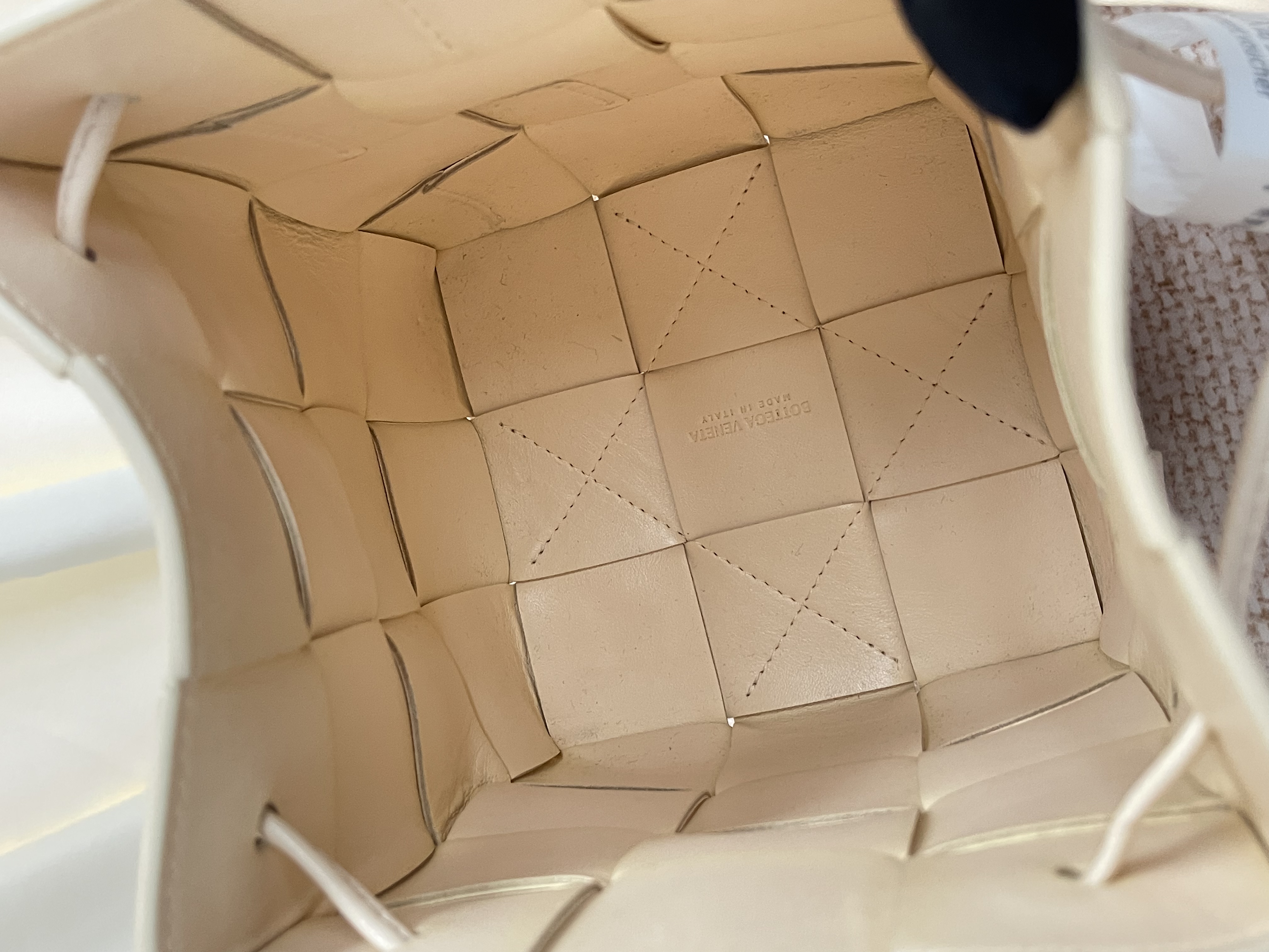 Pre-owned Bottega Veneta Cassette Bucket Bag/ Product Code: 26042401