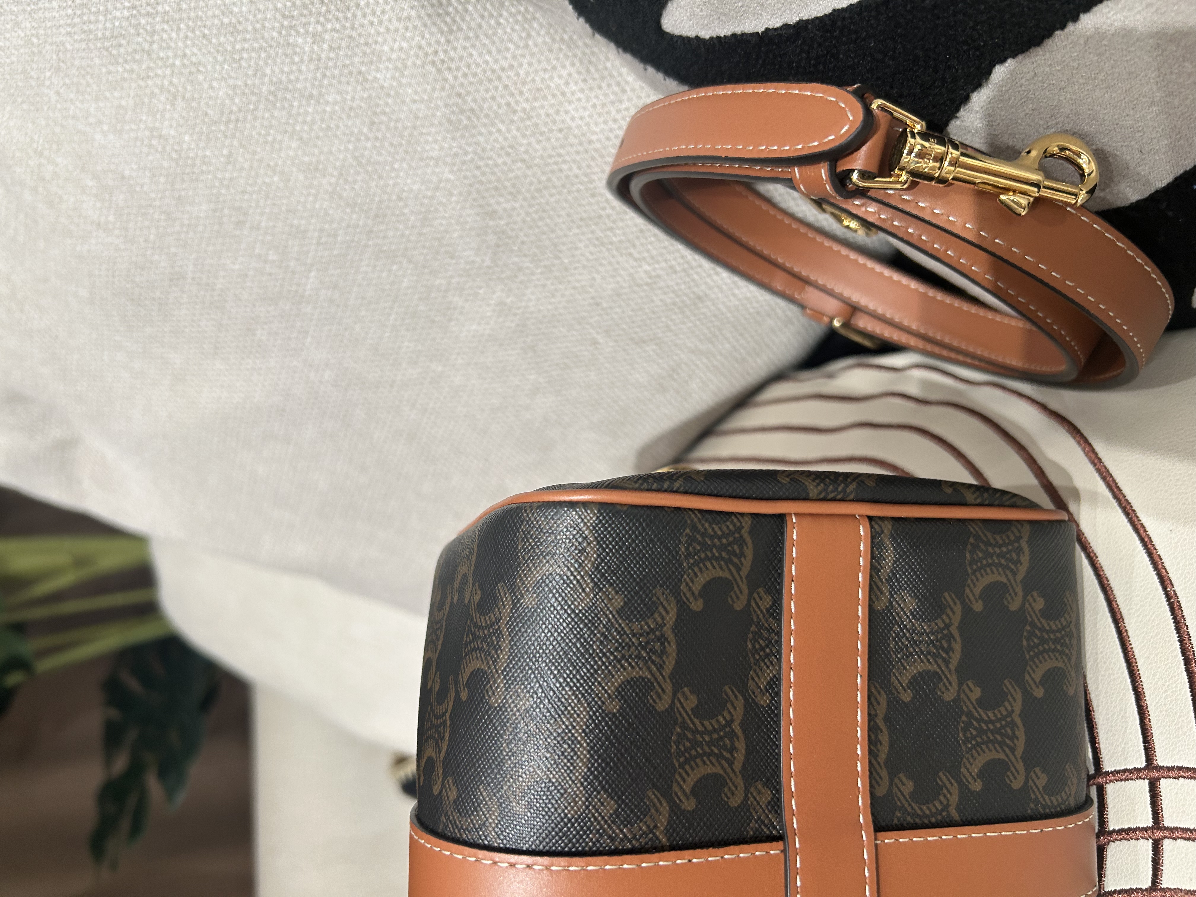 未使用品 Celine Boston Medium 2Way Bag 100%Authentic, Unused未使用品 ✅Key Lock✅Tag✅Dust bag
