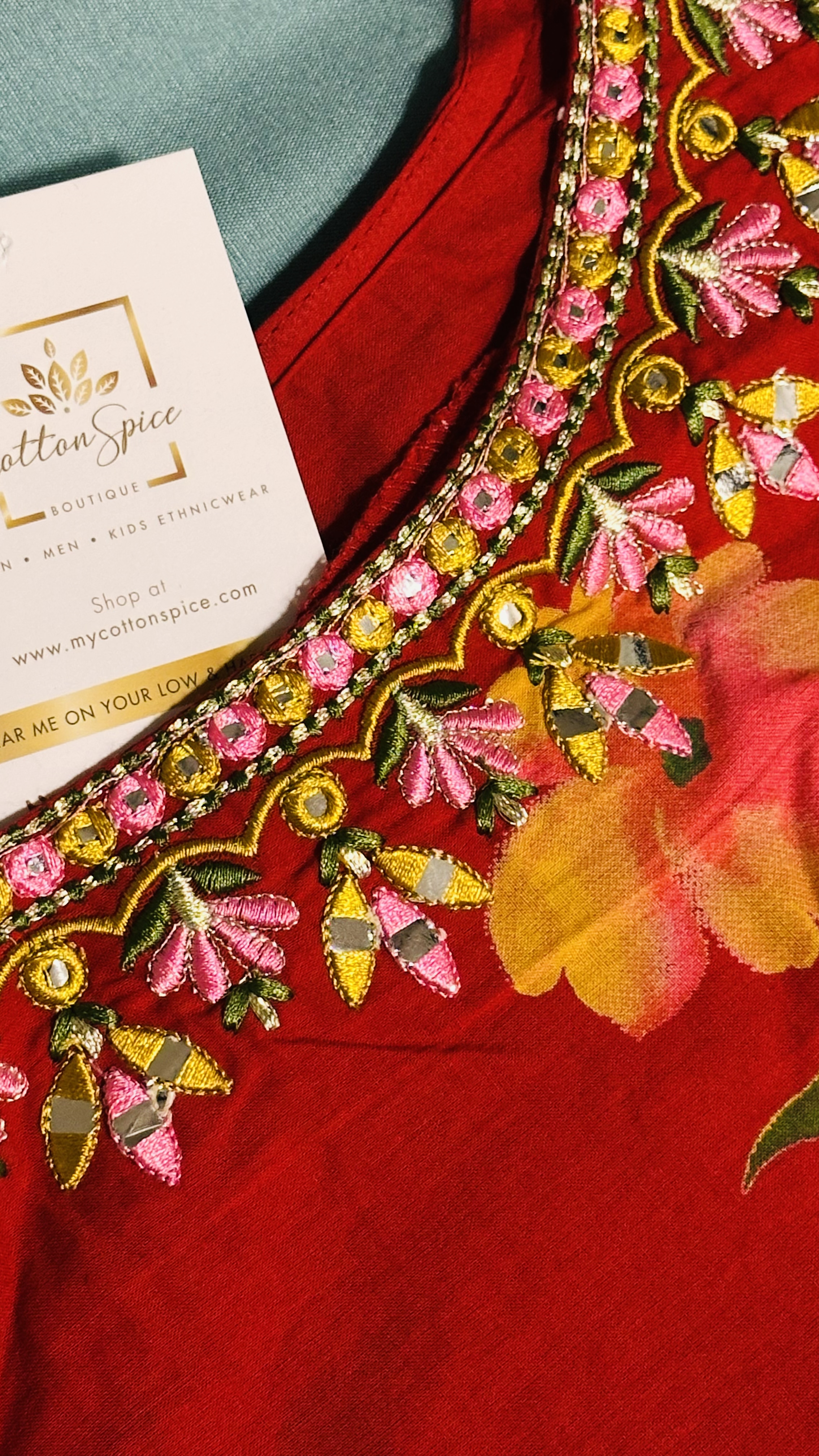 Red strap kurta set with embroidery 