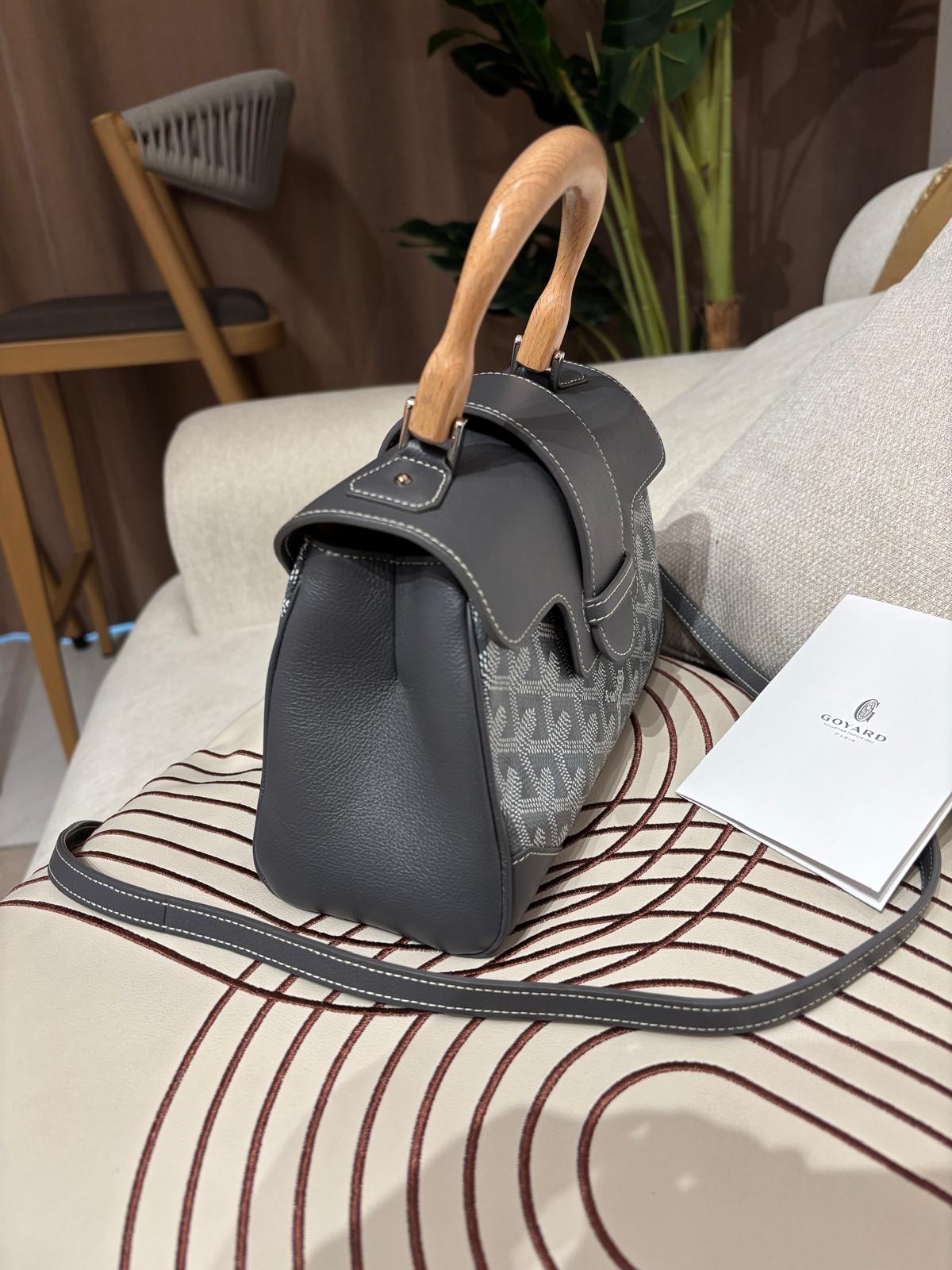 Goyard Saigon mini Grey 100%Authentic ,98%new ✅專門店收據✅strap✅dust bag