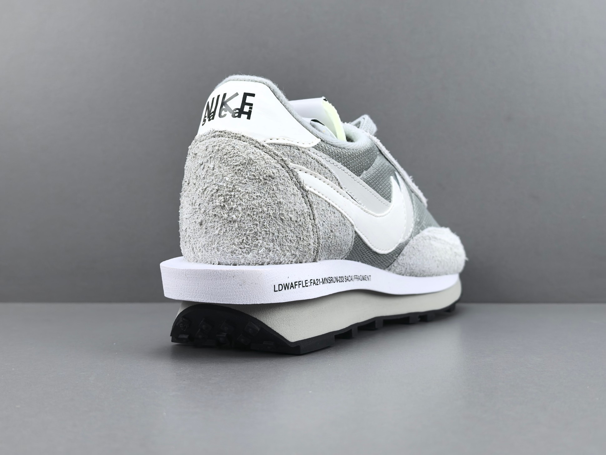 Fragment x Sacai x Nike LDWaffle "Light Smoke Grey" DH2684-001