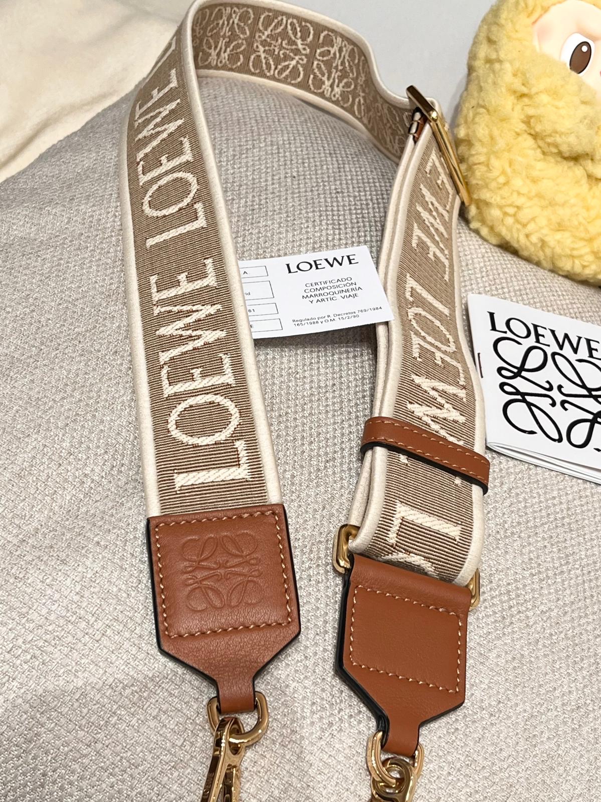 Loewe Anagram strap 可調節長度 65-105cm 100%Authentic,unused  ✅box  