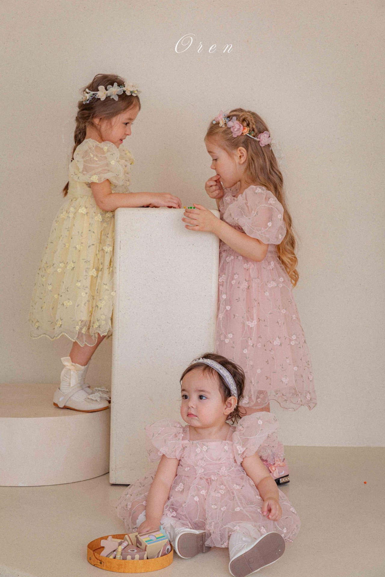 ☀️預訂 韓國直送☀️🇰🇷Oren Roslyn Bloom兩色花卉刺繡泡泡袖包屁裙/連身裙