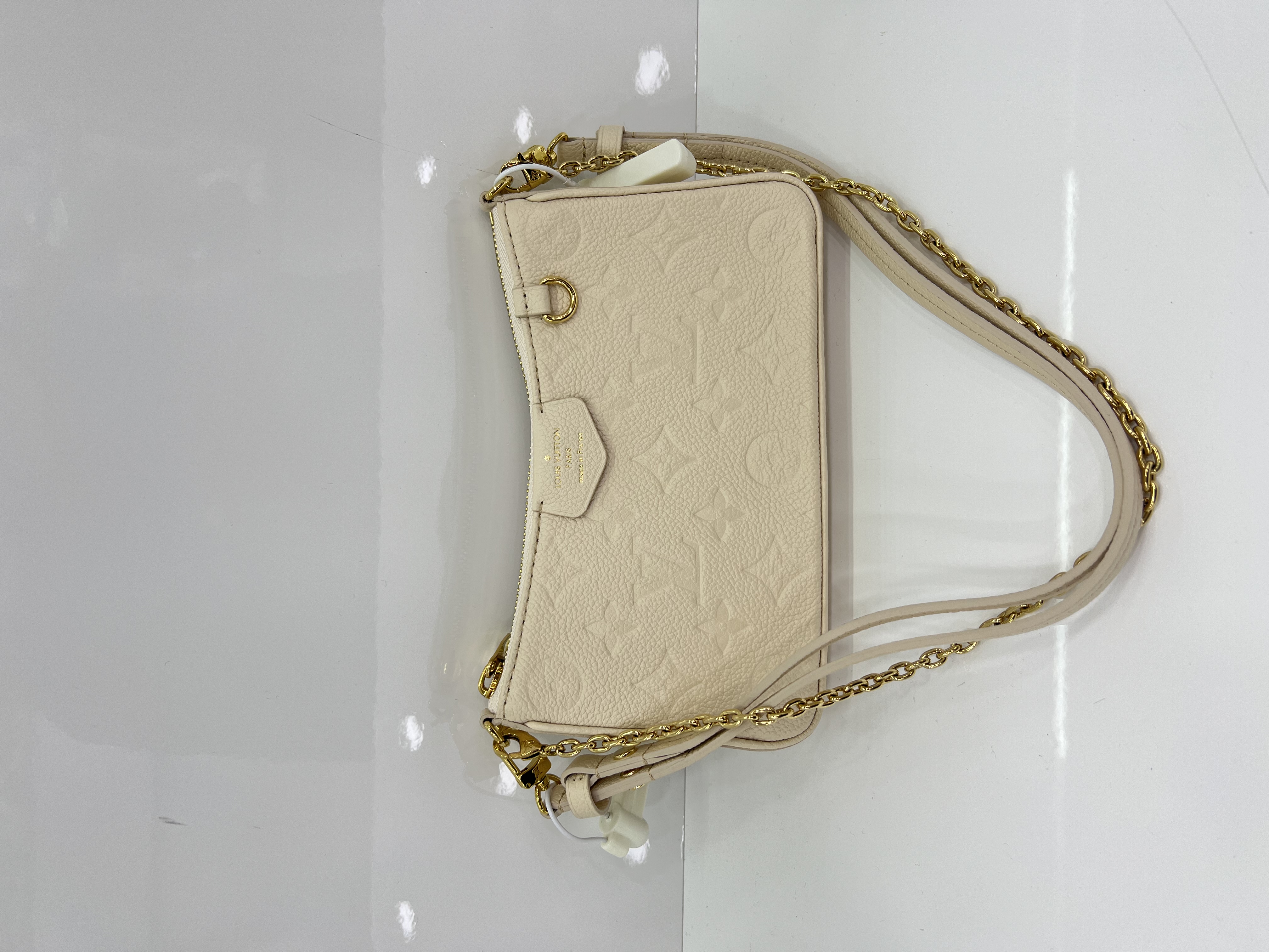 直播貨品 |  [1個-$100 2個-$300］EE32