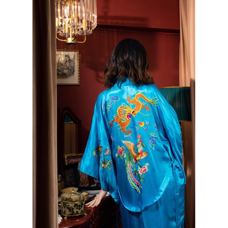 Vintage c.a. 1990s Made in China Hand-Embroidered Silk Bathrobe NEW OLD STOCK- Dragon/Sky Blue