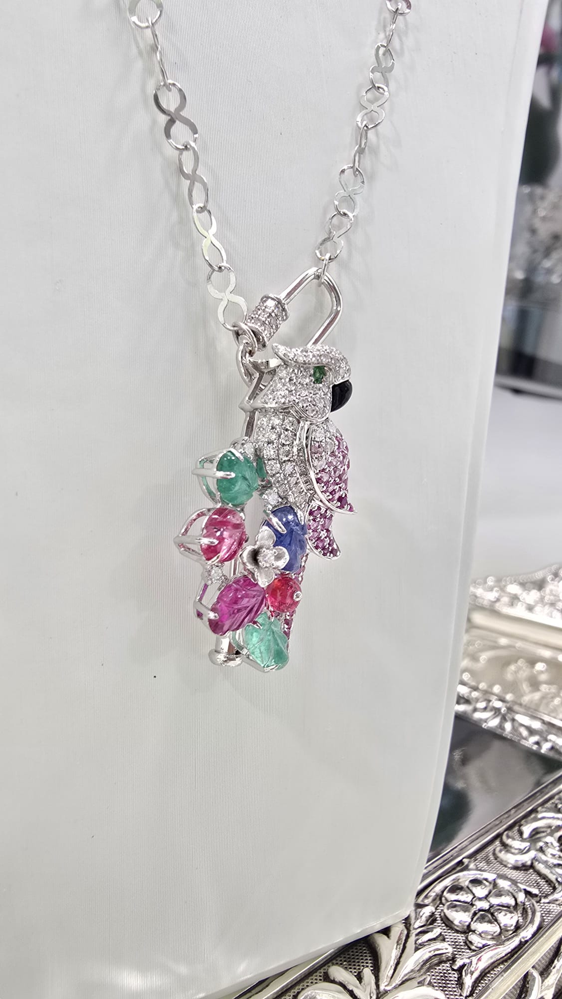 18K藍寶石祖母綠胸針 C2.62ct d0.28ct
