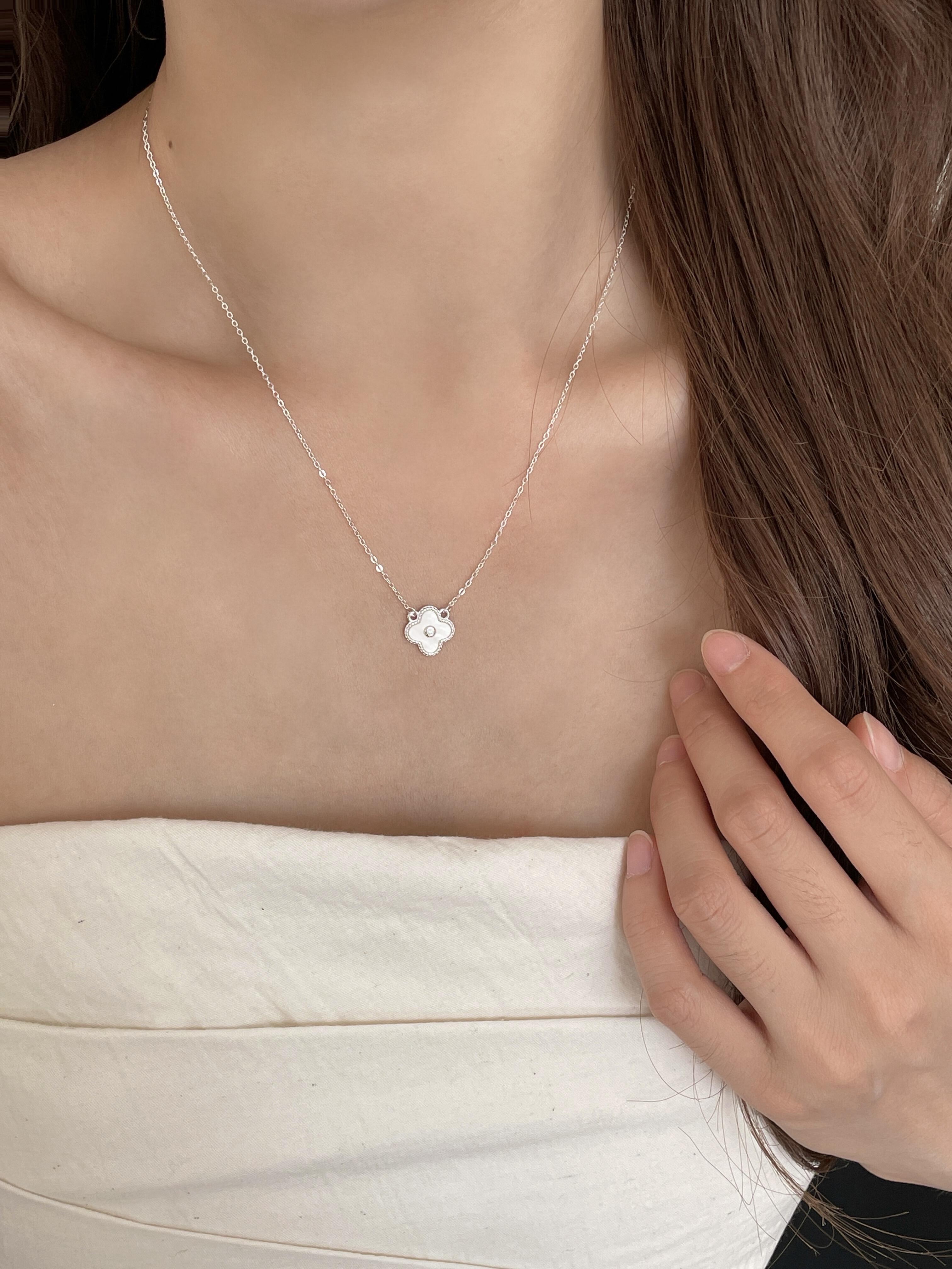 白贝母四叶草项链