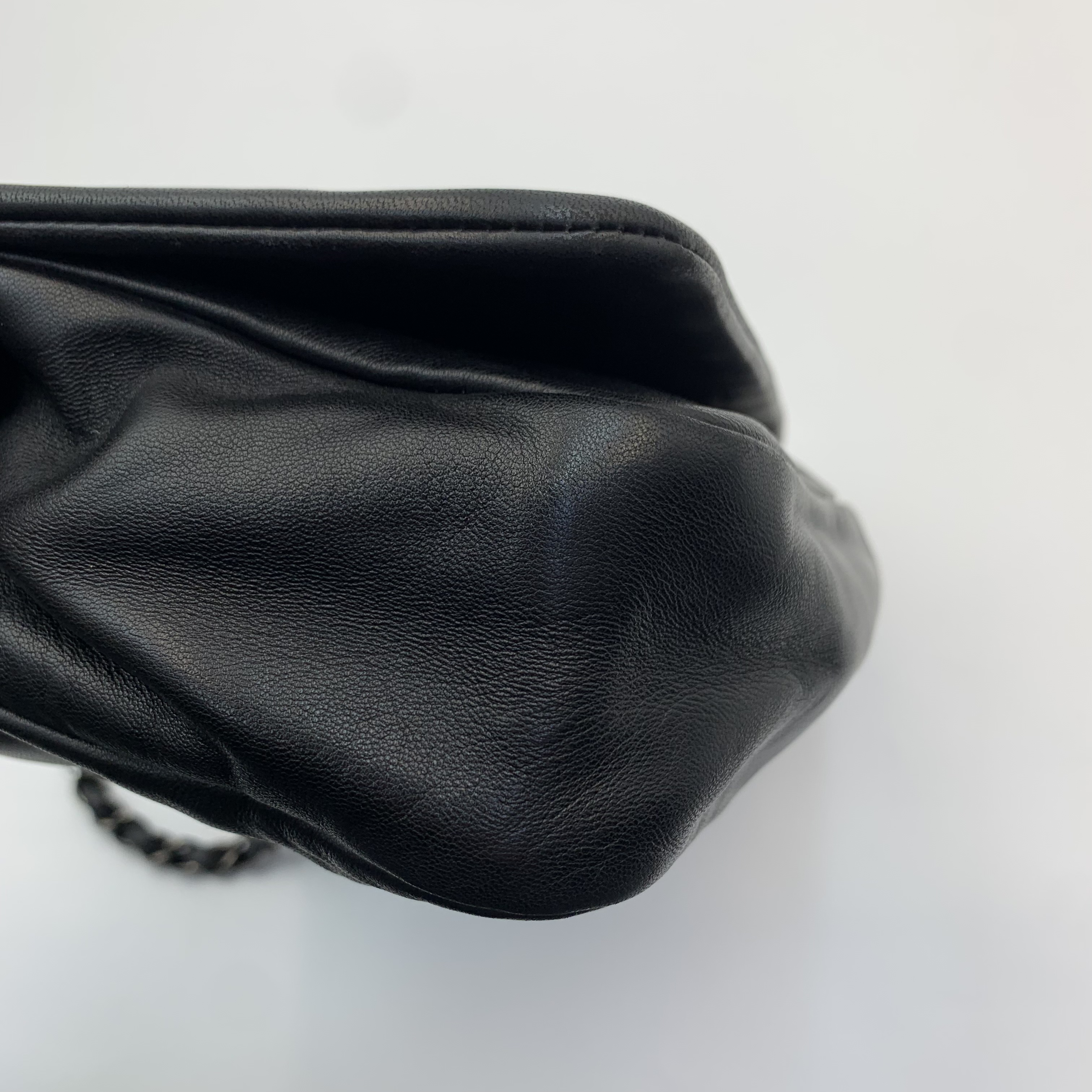🔎有格調男女通用Chanel flap bag金屬黑色x碎釘