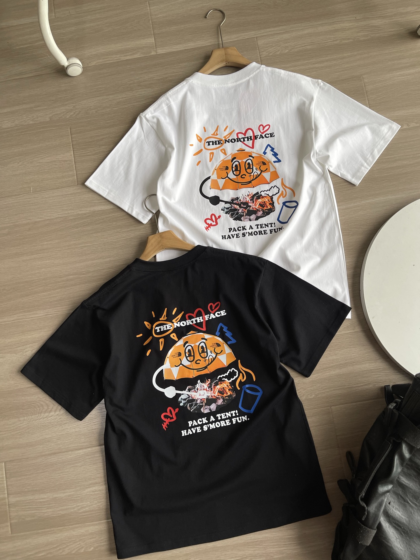 The North Face 後塗鴉式露營印花短袖Tee