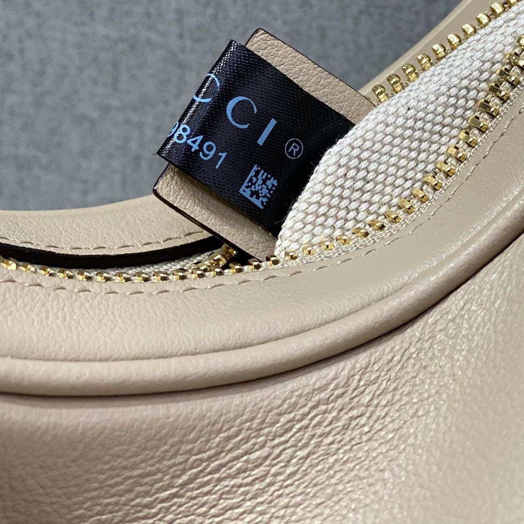 ▪大货实拍 𝗚𝘂𝗰𝗰𝗶 𝗔𝘁𝘁𝗮𝗰𝗵𝗲新品系列 型号：699409 尺寸：23*22*5cm