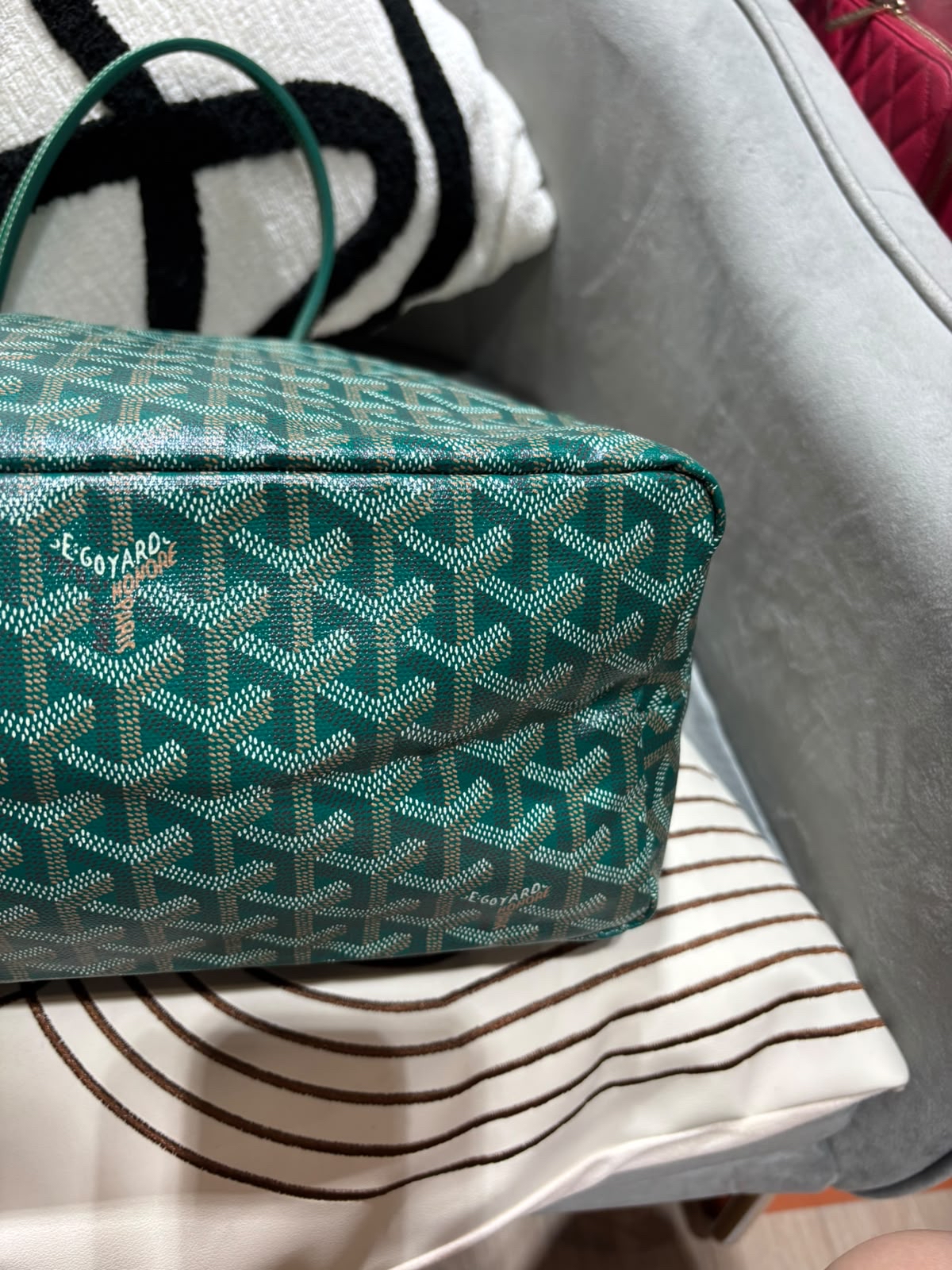 Goyard Saint Louis pm tote bag  100% Authentic, 95%New 