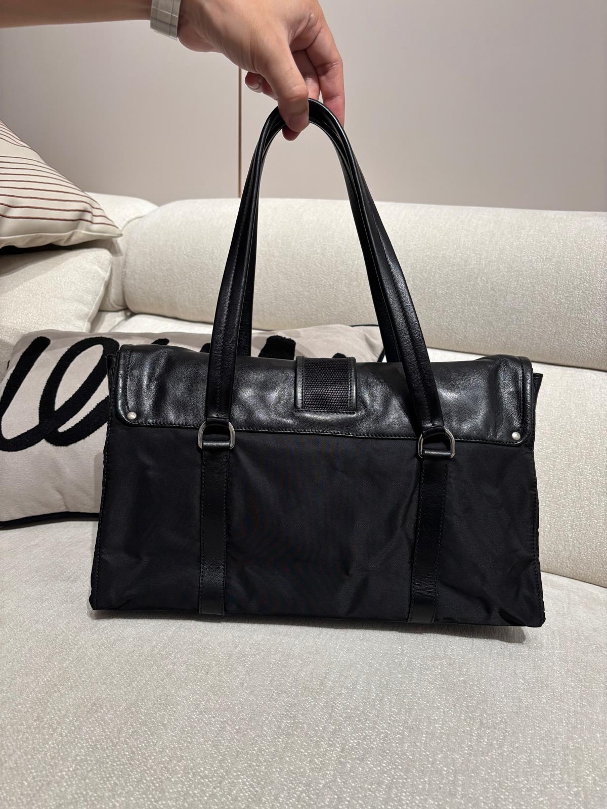 Prada nylon shoulder bag  100%Authentic,95%new 