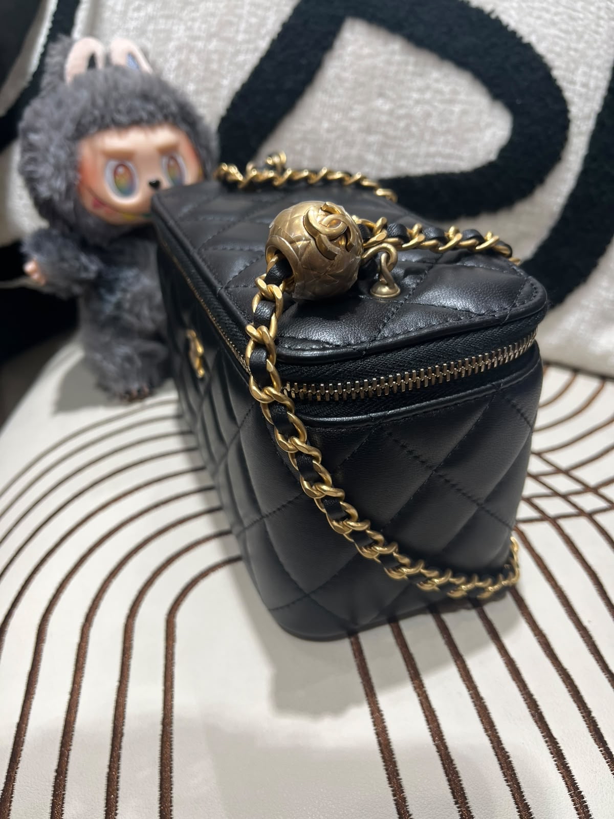 未使用品 Chanel Vanity With Pearl Crush 金球長盒子100%Authentic, Unused全新未使用品✅晶片✅Dust bag✅Box