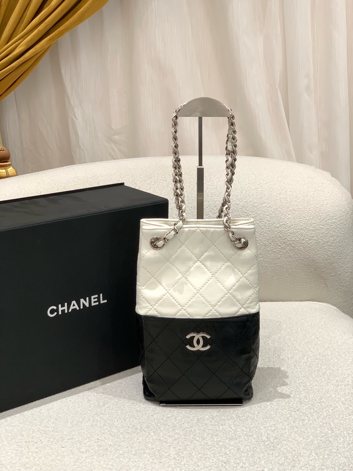 【預訂貨品】Chanel黑白熊貓配色水桶包