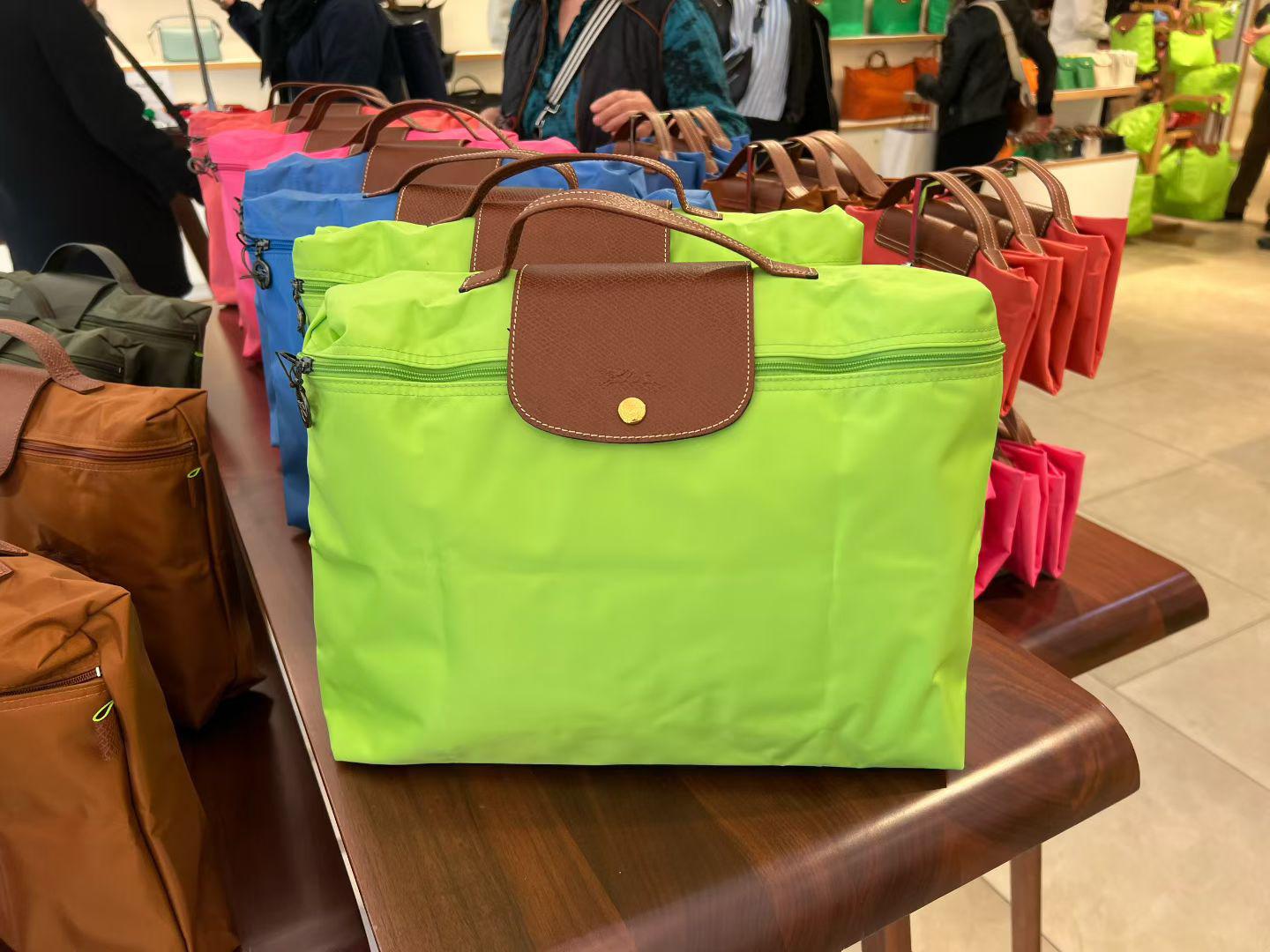 Longchamp outlet 尼龍公事包💼 Flash sale 好抵哦👍🏻手快有✋🏻✋🏻