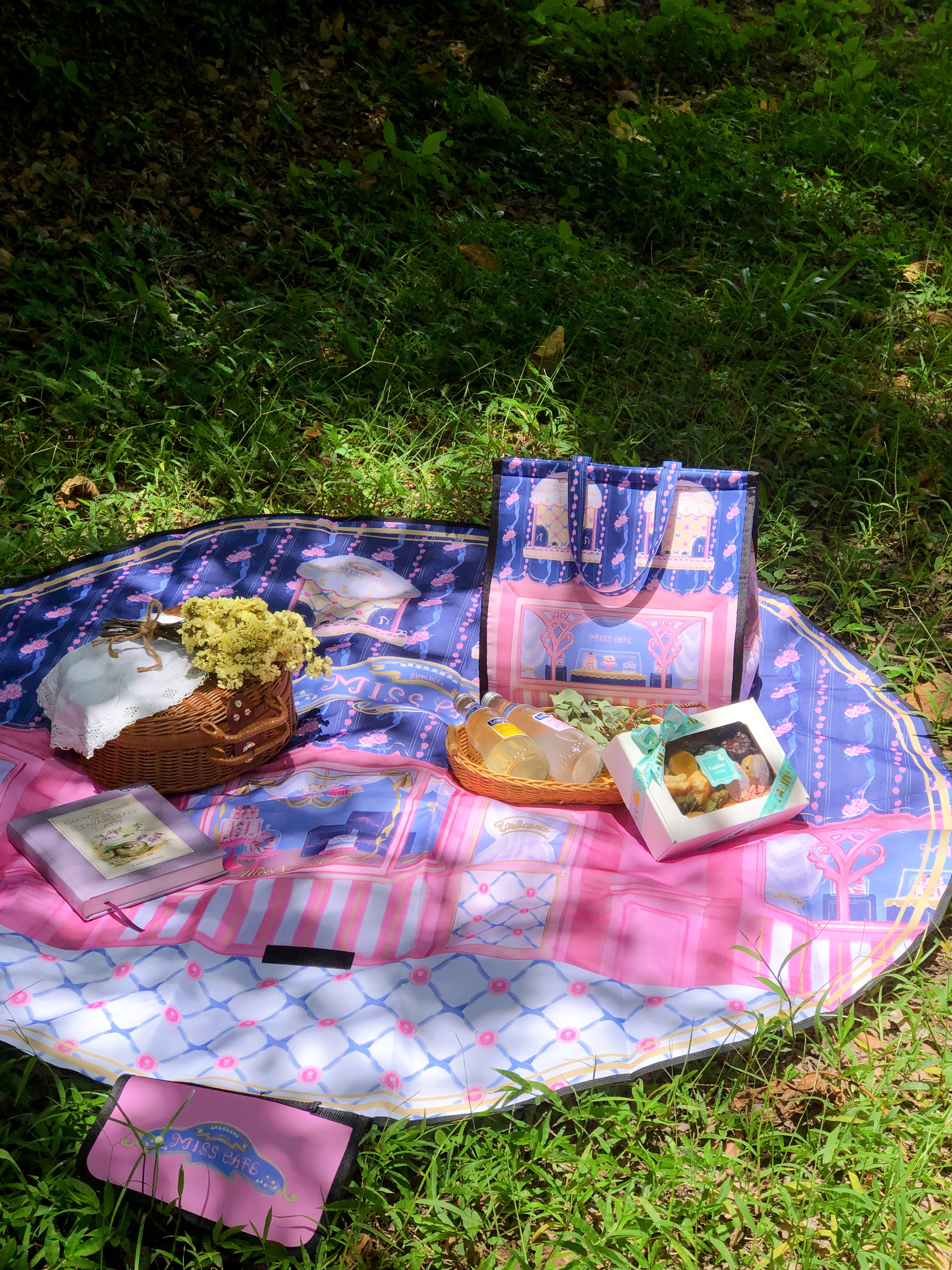Miss Summer {Sweet shop} 野餐墊 + 保冷袋