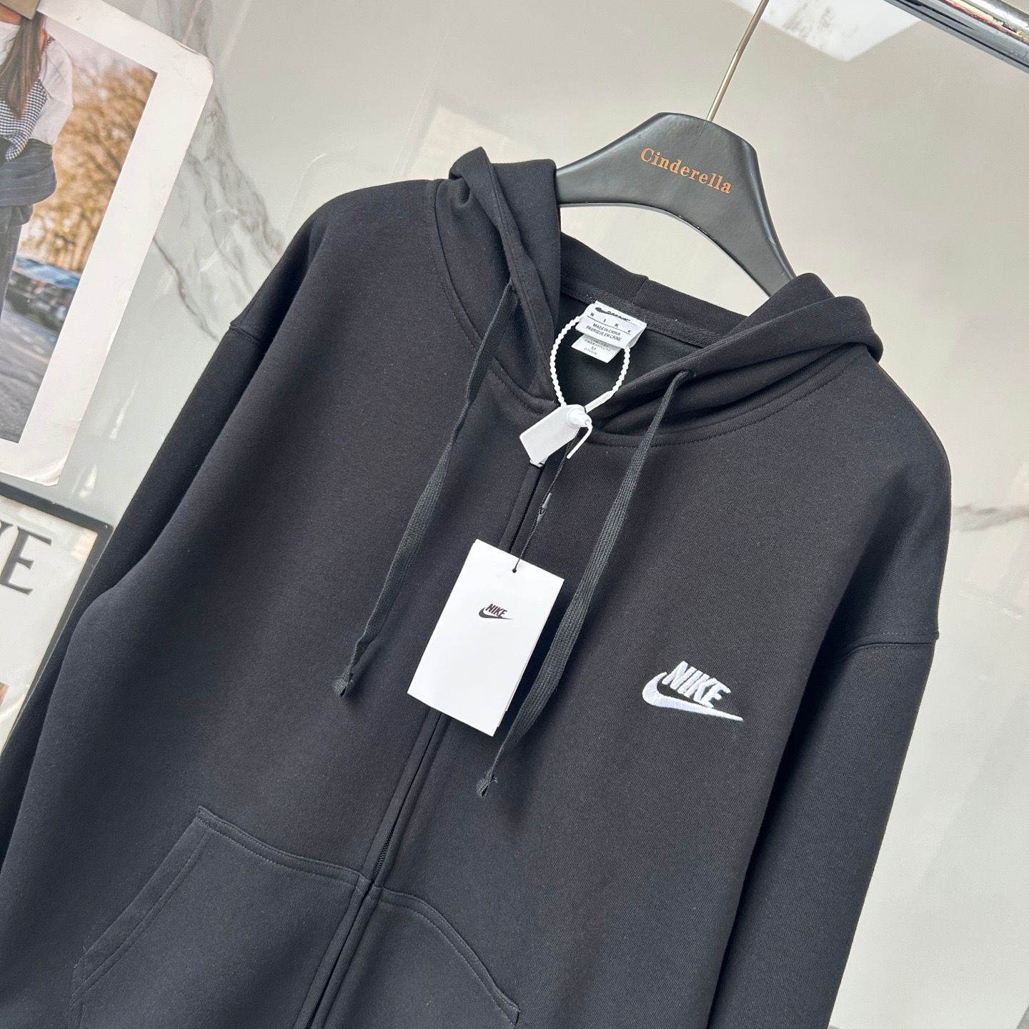 $115件。2件起$105件。4色選擇/Nike經典連帽衛衣外套